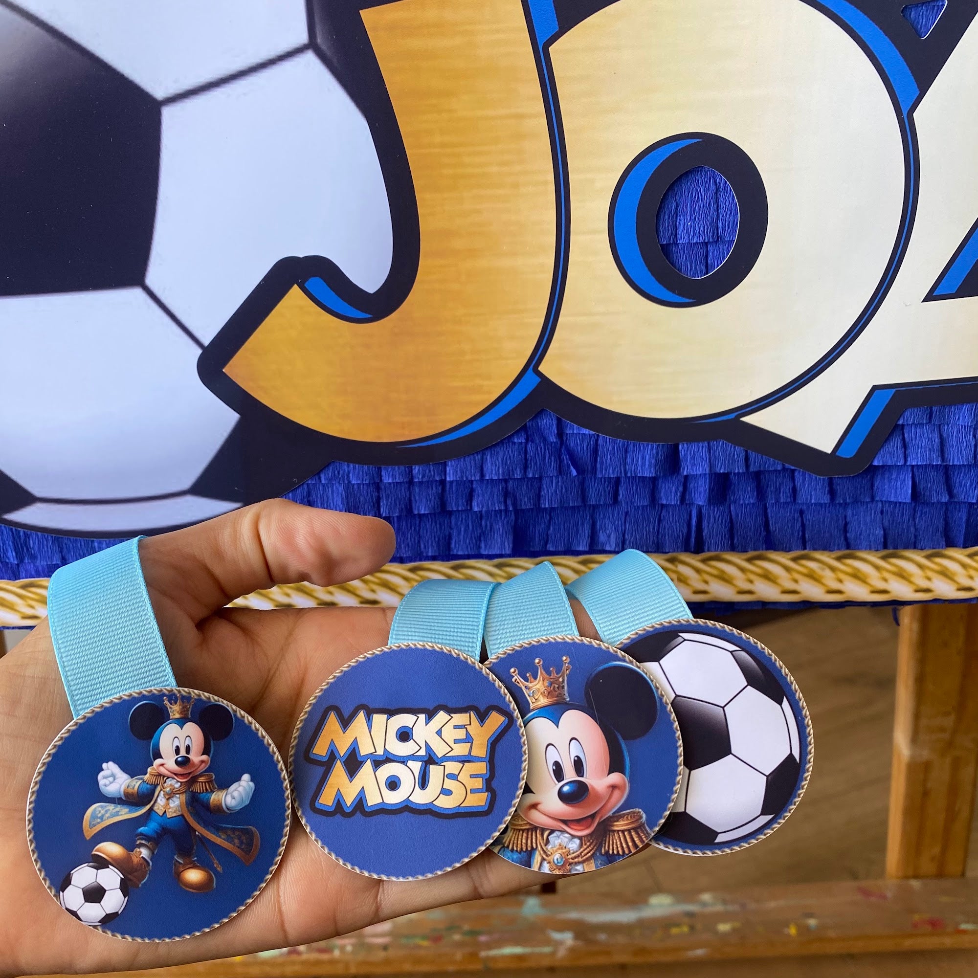 PIÑATA MICKEY REY AZUL FUTBOL 60CM PREMIUM