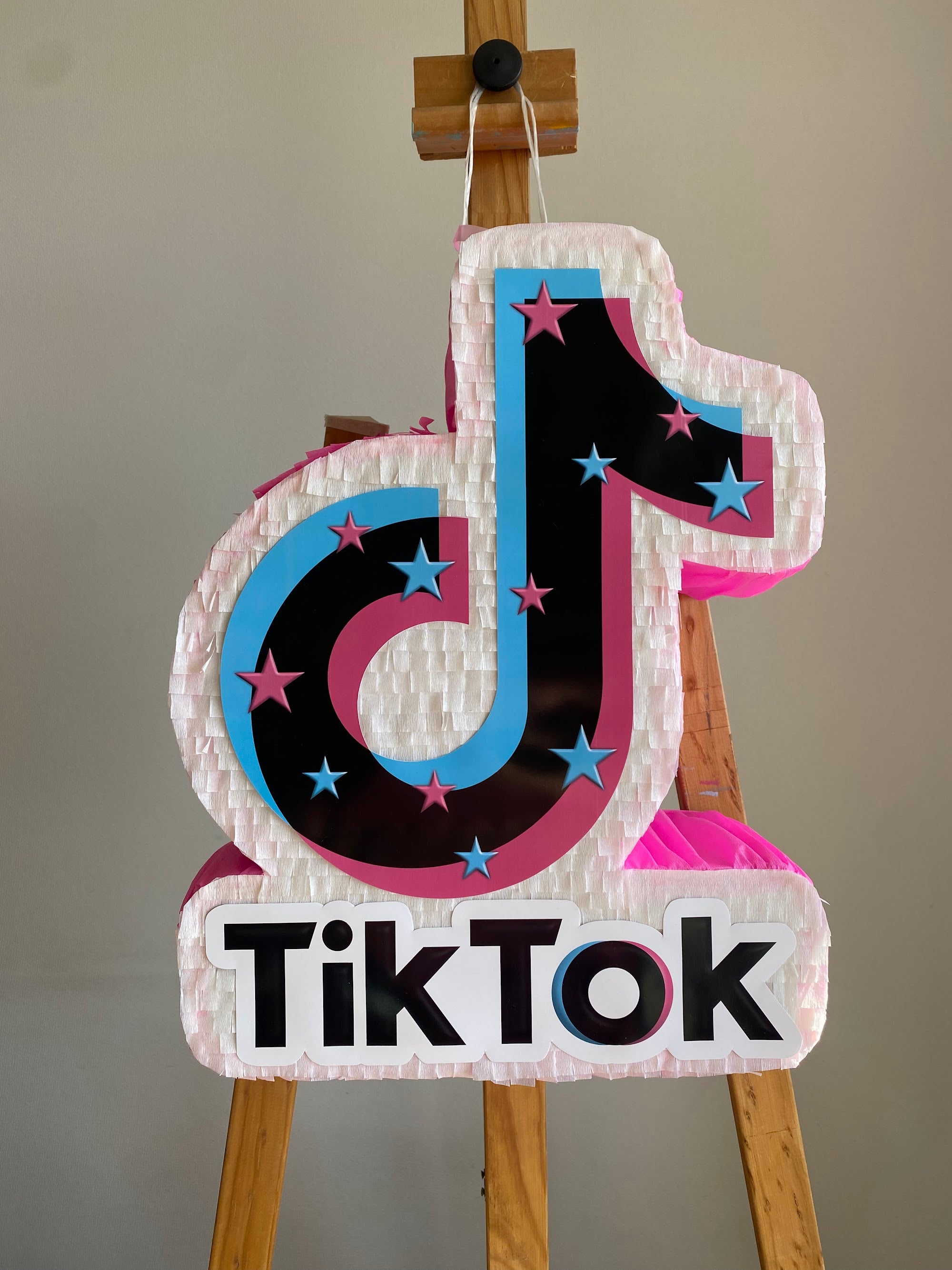 PIÑATA TIKTOK 40CM PREMIUM