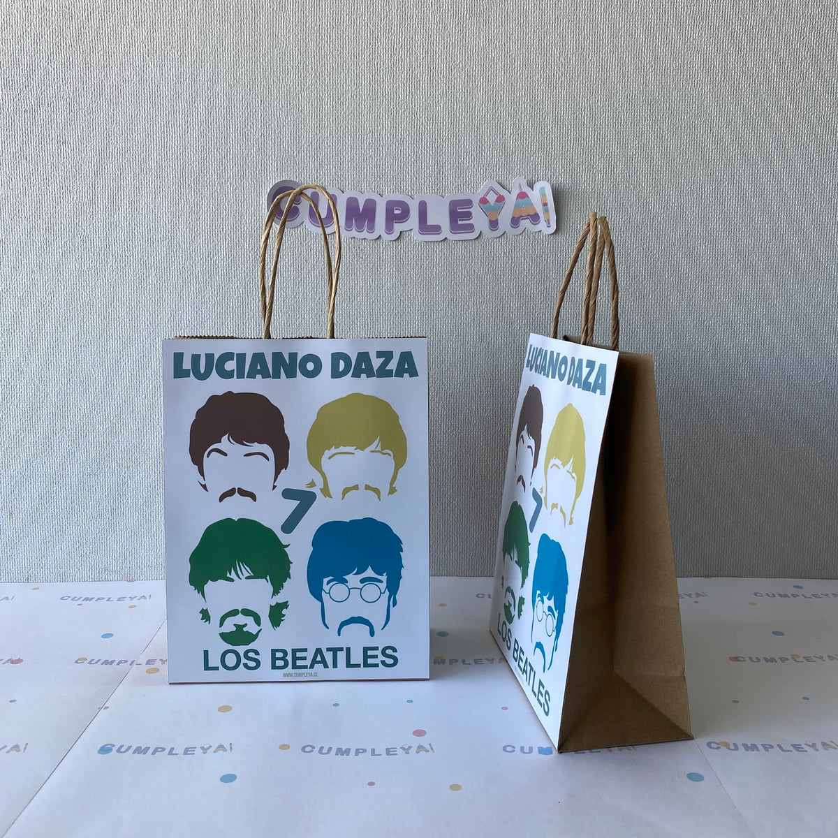 BOLSA SORPRESA 16 × 21 × 8 CM THE BEATLES