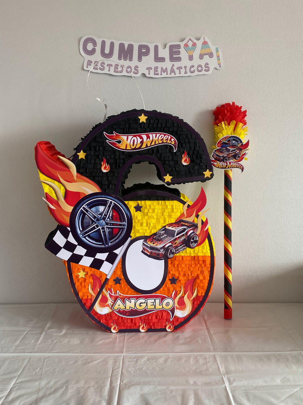 PIÑATA NÚMERO 6 HOT WHEELS 60CM PREMIUM