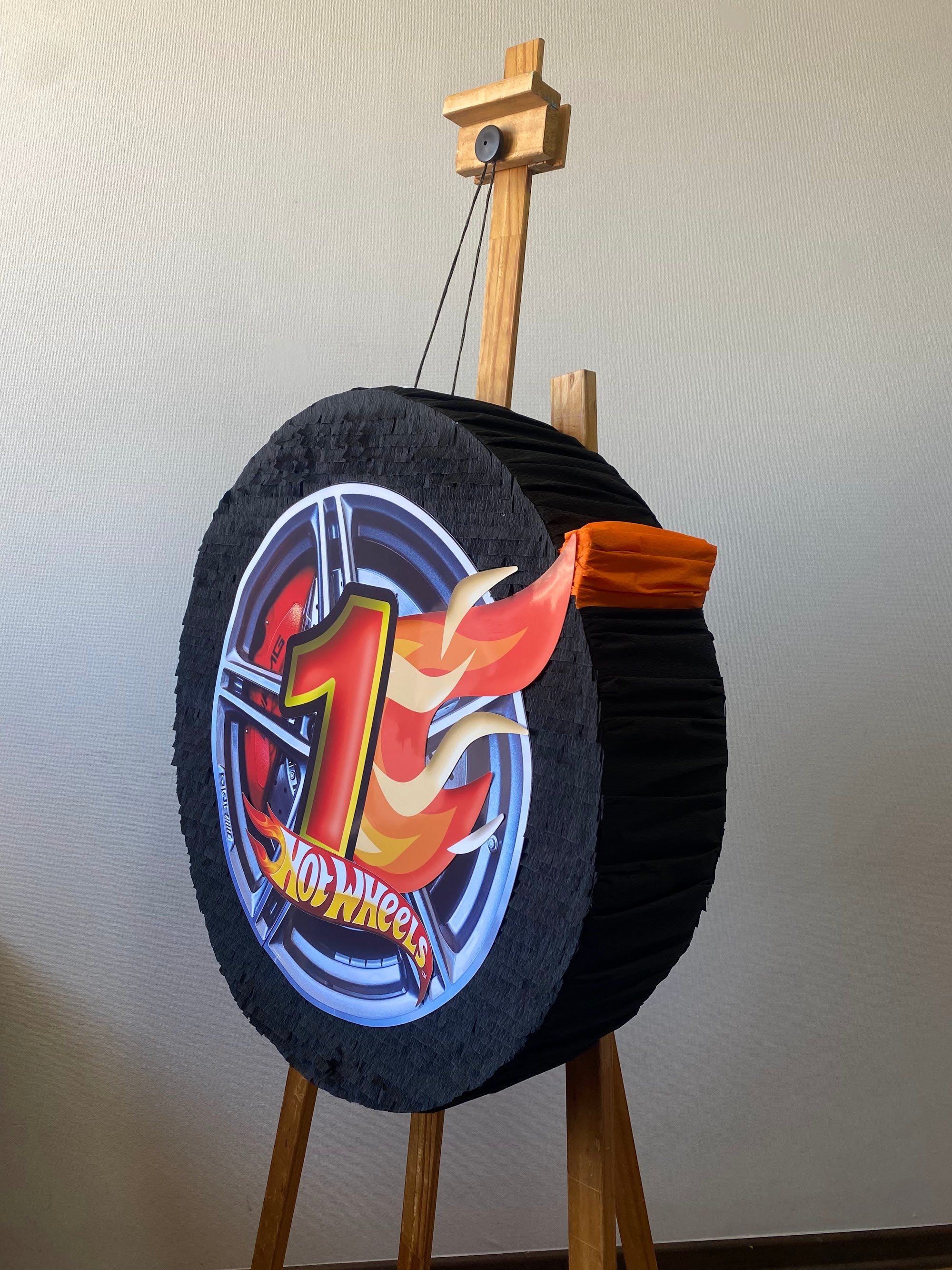 PIÑATA RUEDA DE AUTO 60CM PREMIUM