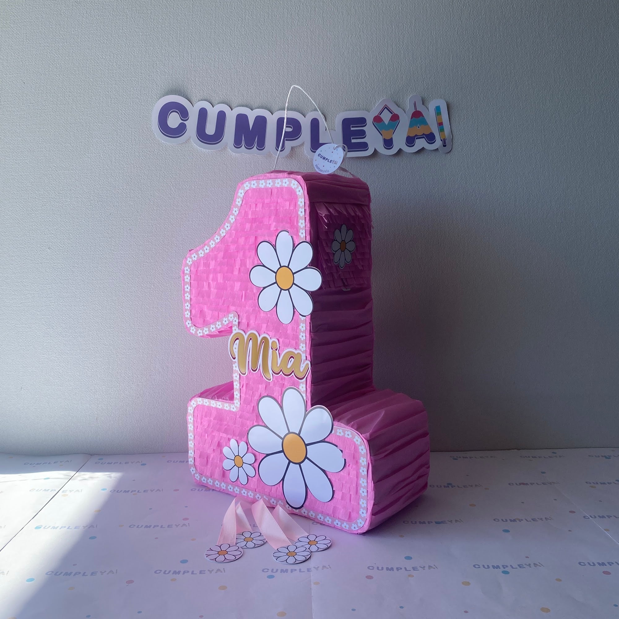 PIÑATA NUMERO 1 CON MARGARITAS 40CM PREMIUM