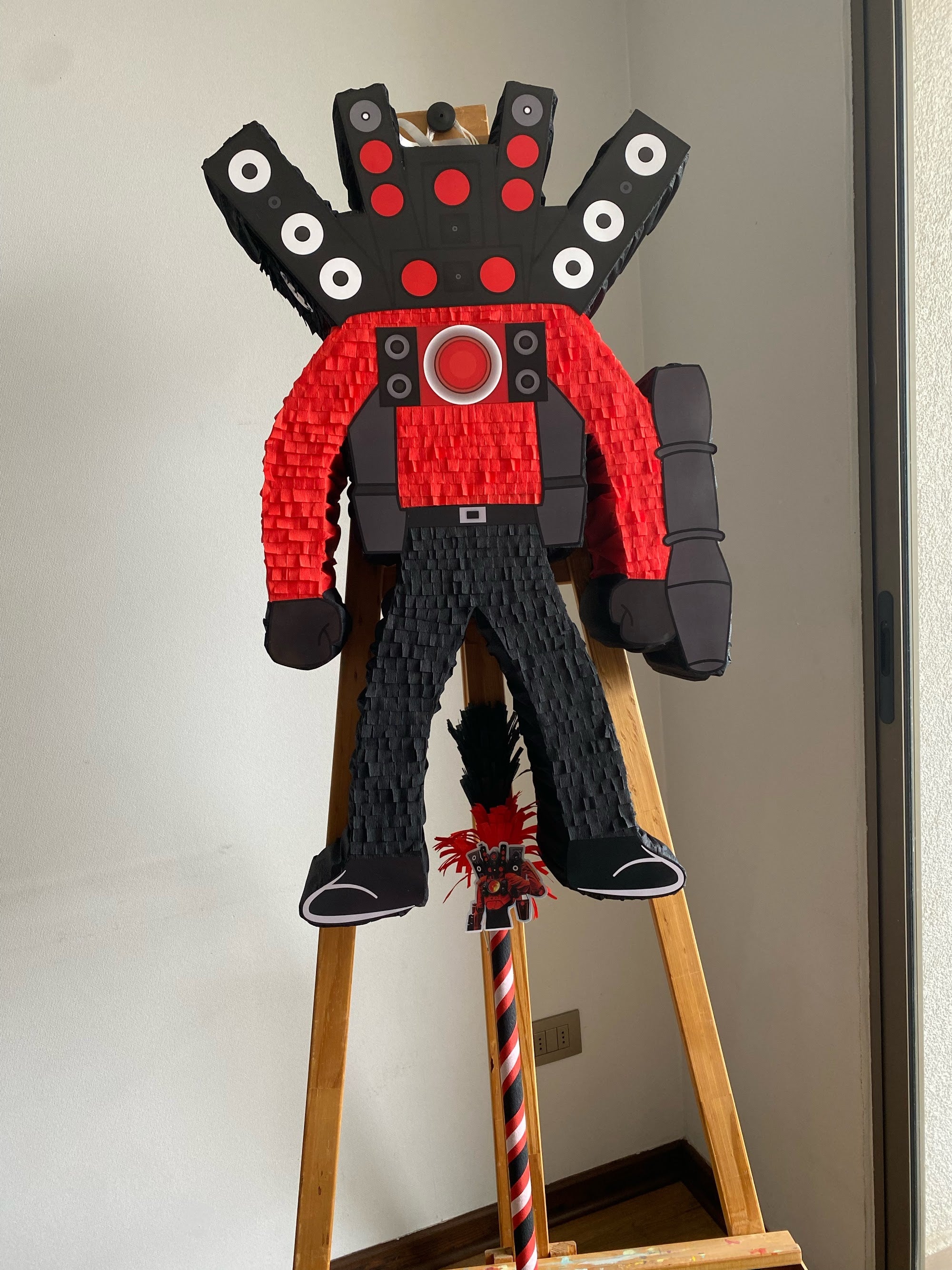 PIÑATA SPEAKERMAN 60CM PREMIUM