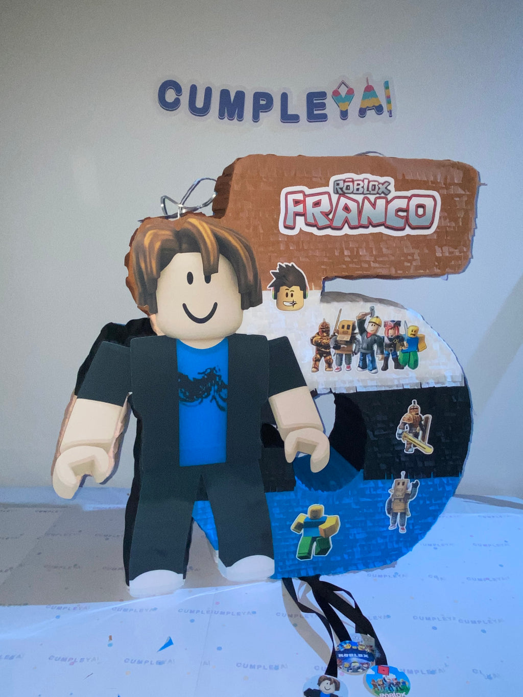 PIÑATA NUMERO 5 PELO TOCINO, ROBLOX 60CM PREMIUM