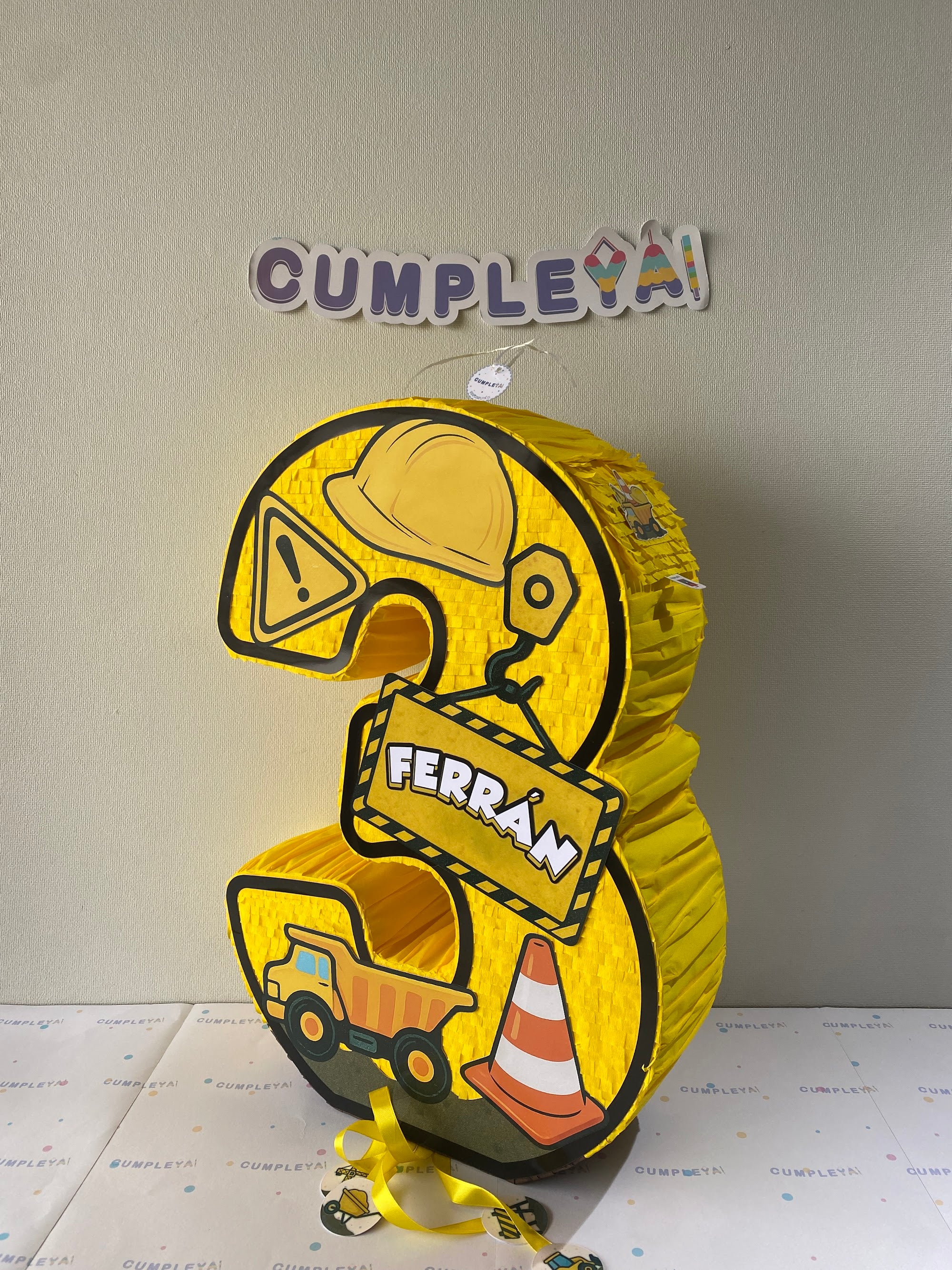 PIÑATA NUMERO 3 CAMIONES DE CONSTRUCCIÓN 60CM PREMIUM