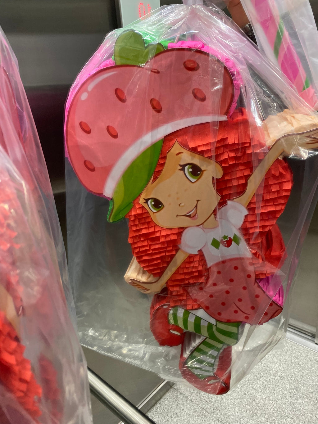 PIÑATA FRUTILLITA DE PIE 60CM PREMIUM