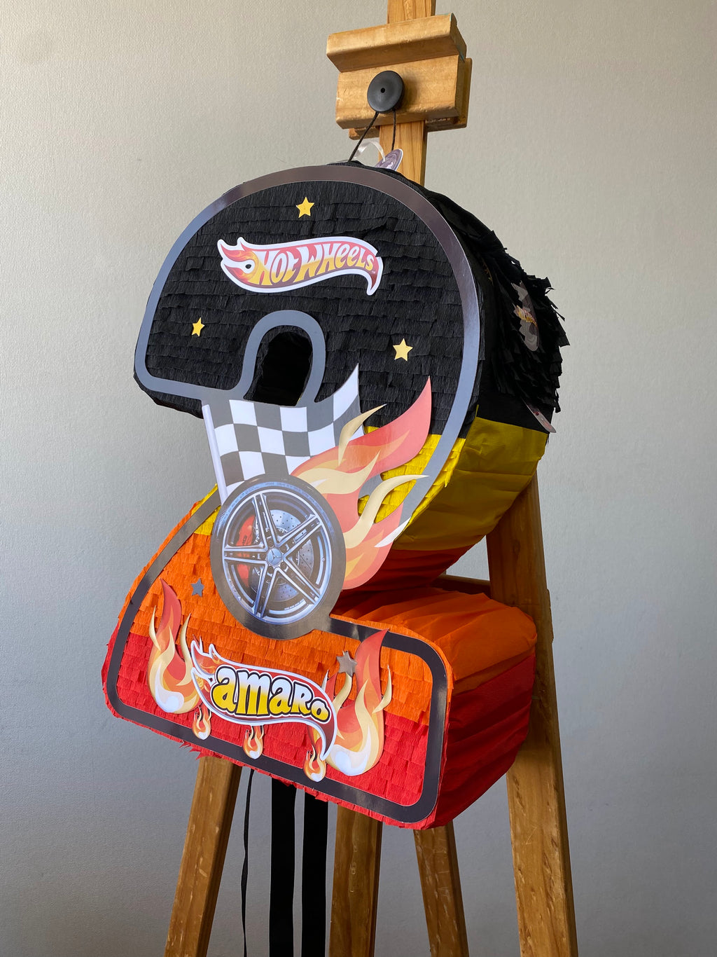 PIÑATA NUMERO 2 DE HOT WHEELS 40CM PREMIUM