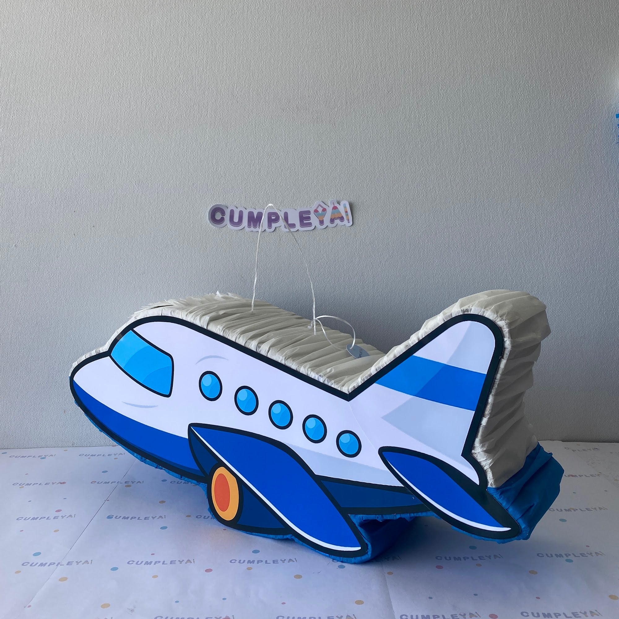 PIÑATA 60 CM AVION