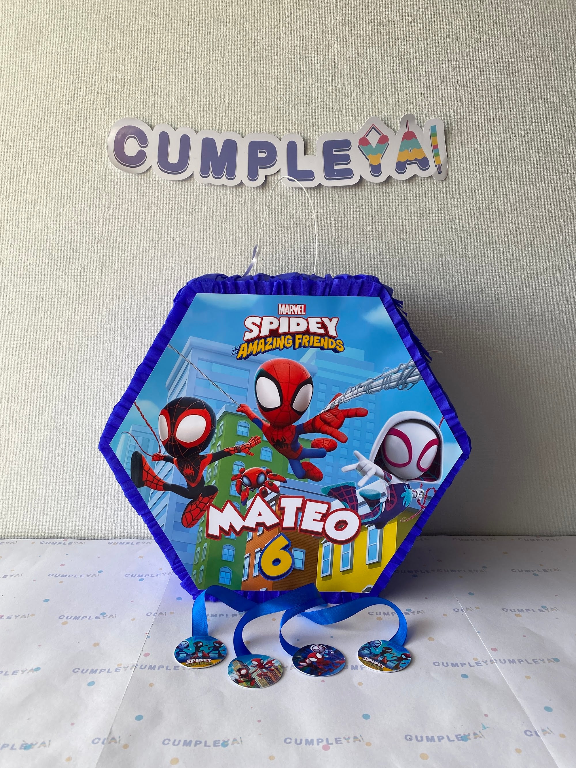 PIÑATA SPIDEY Y SUS AMIGOS HEXAGONAL EXPRÉS 40CM