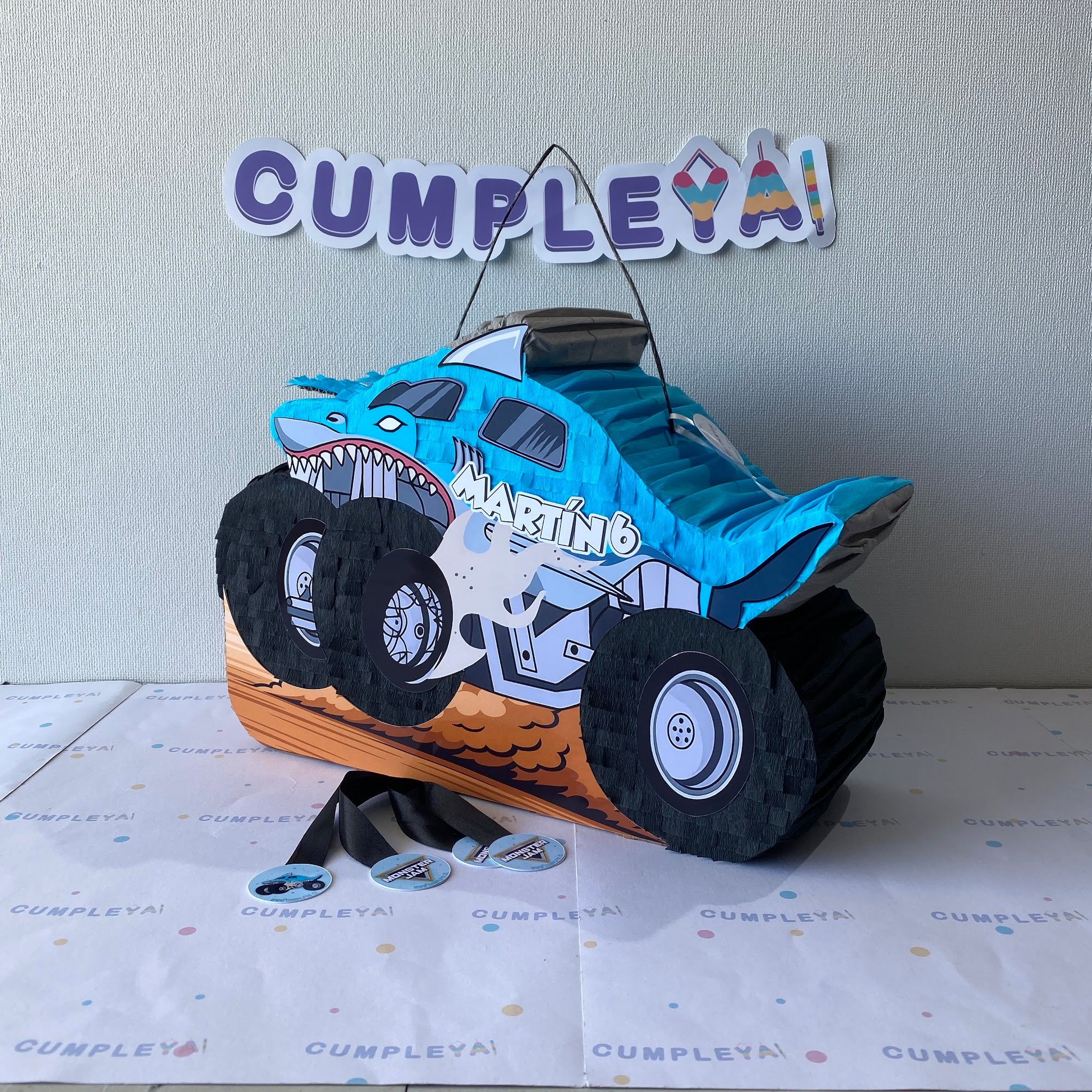 PIÑATA TIBURÓN CELESTE MONSTER JAM 40CM PREMIUM