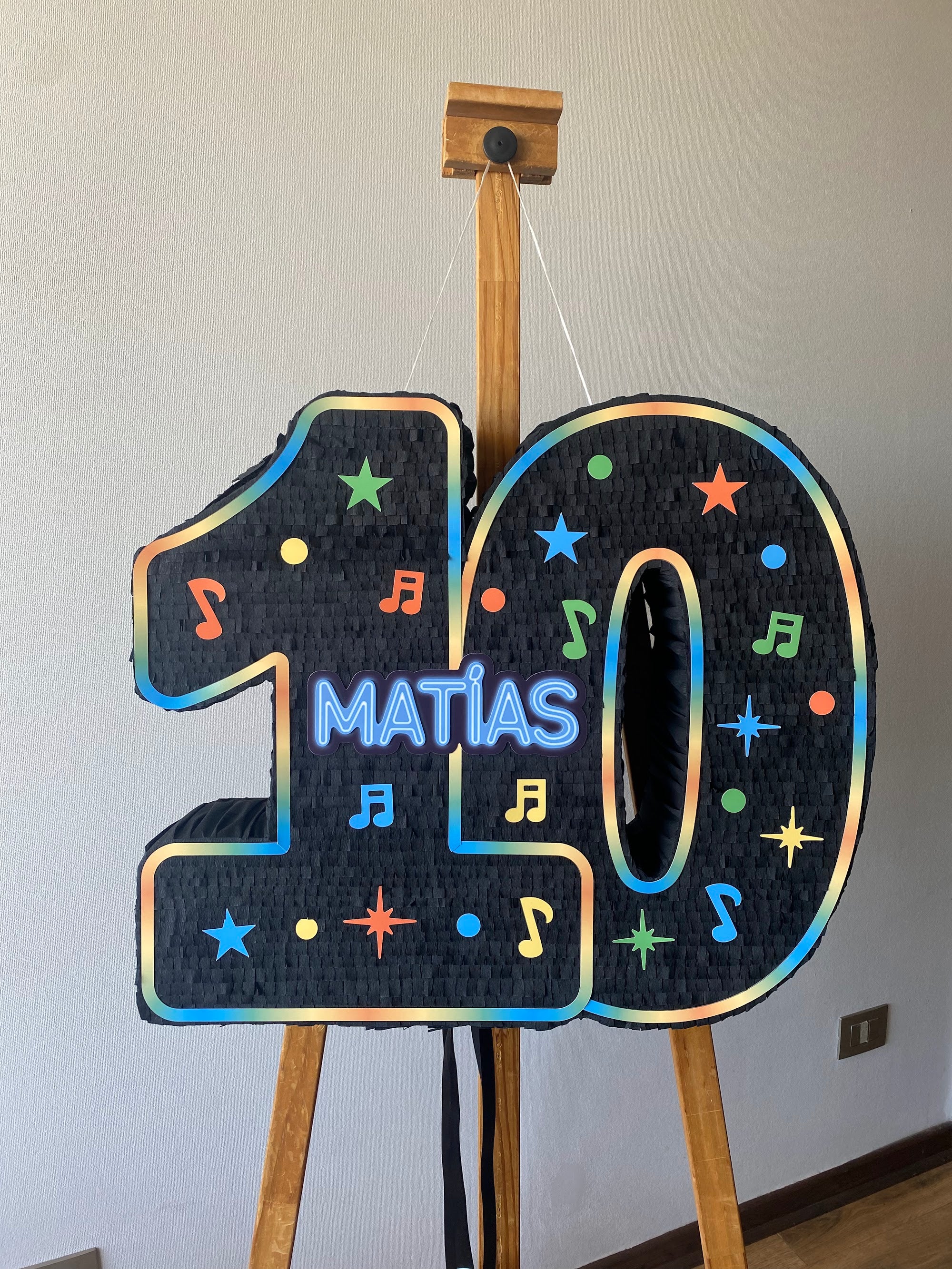 PIÑATA NUMERO 10 FLUORESCENTE 60CM PREMIUM