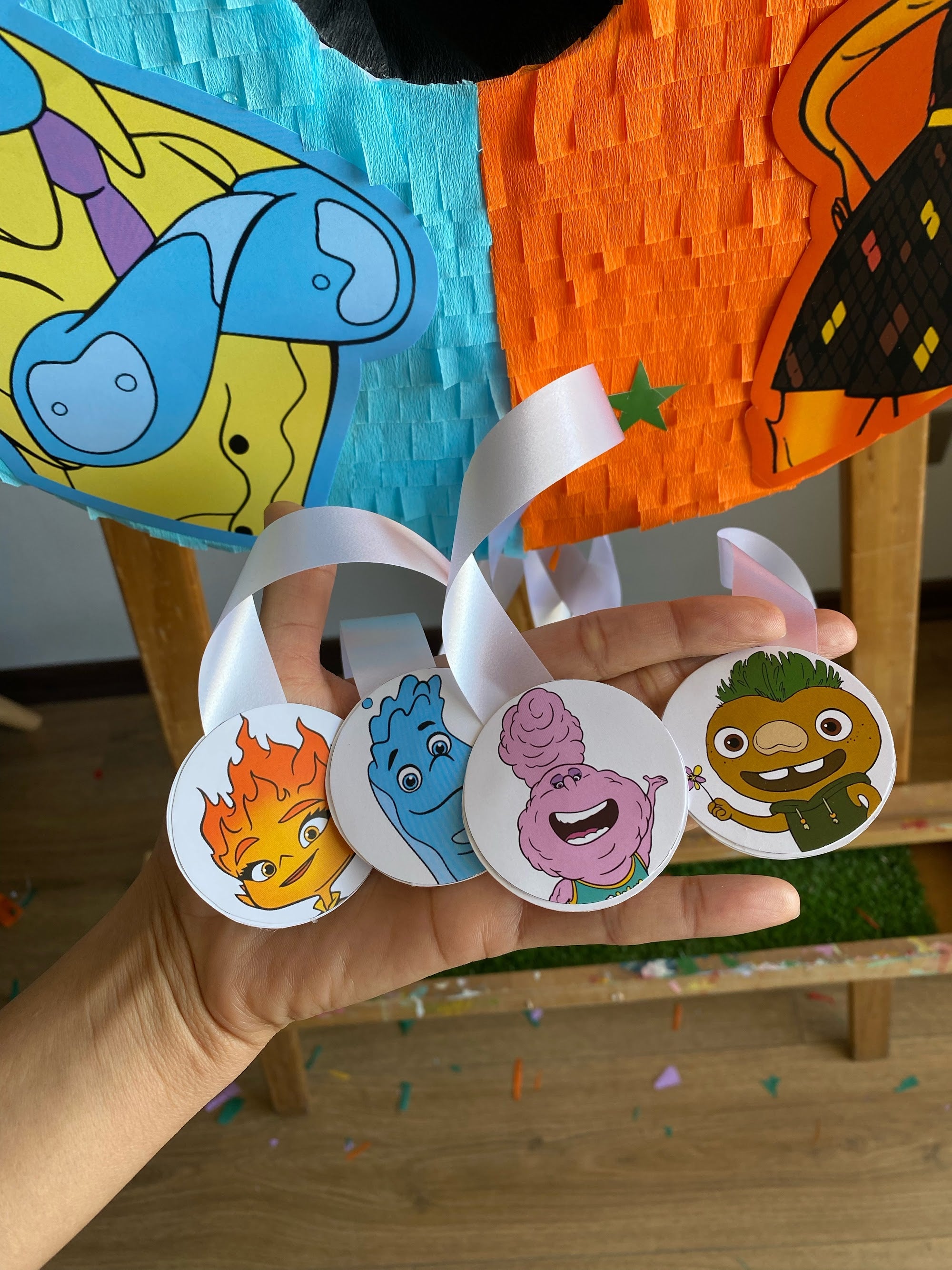 PIÑATA NÚMERO 8 ELEMENTOS DE DISNEY 60CM PREMIUM