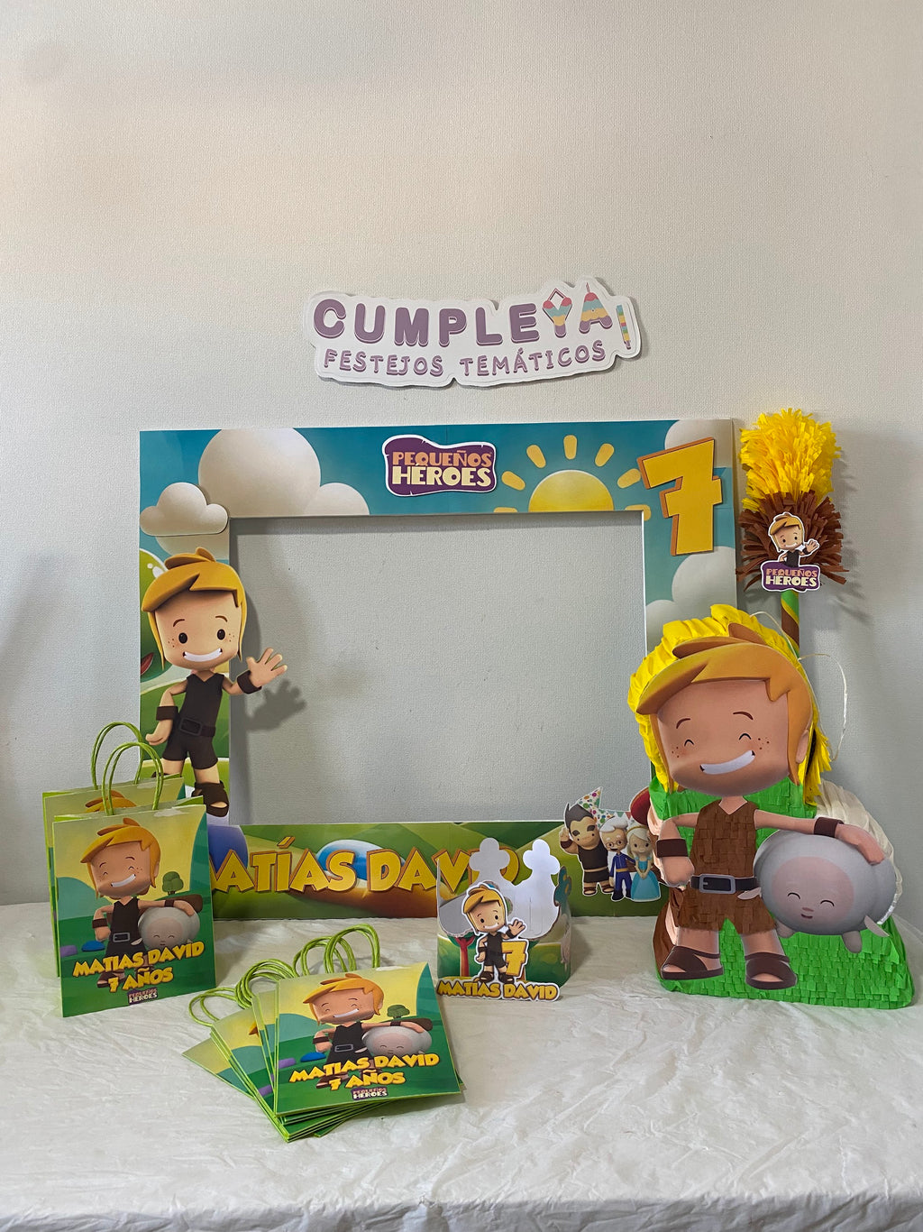 PIÑATA GUERRERO DAVID 40CM PREMIUM