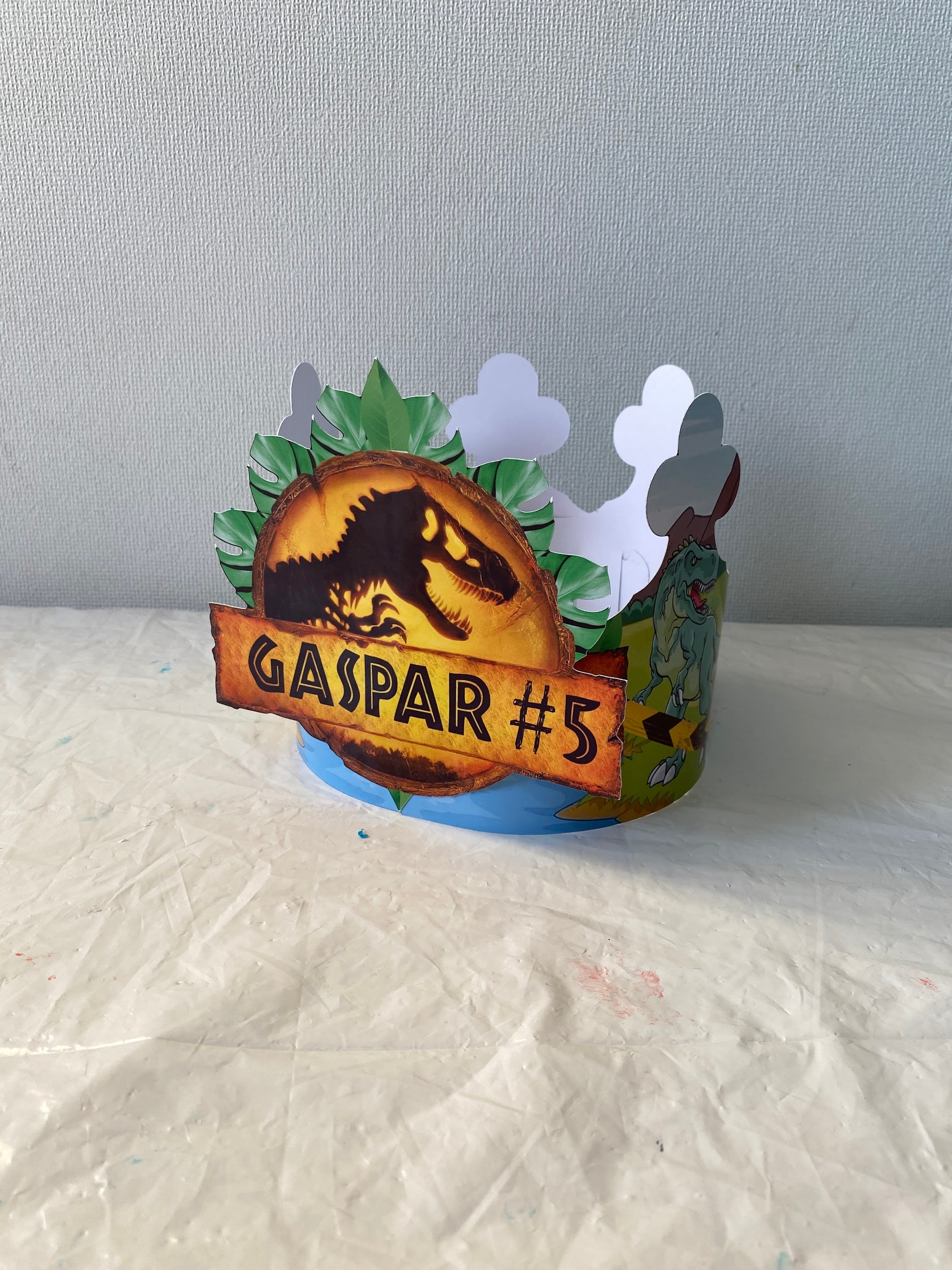 CORONA DINOSAURIO REX 62X14CM