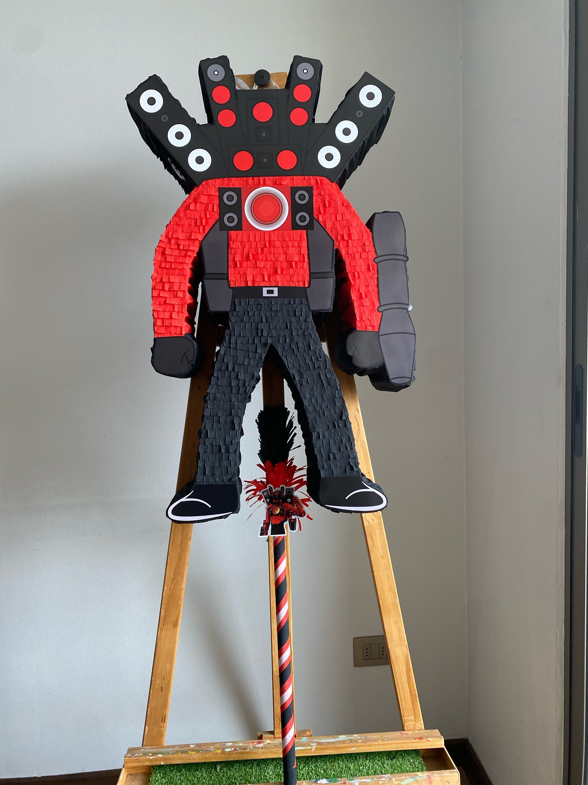 PIÑATA SPEAKERMAN 60CM PREMIUM