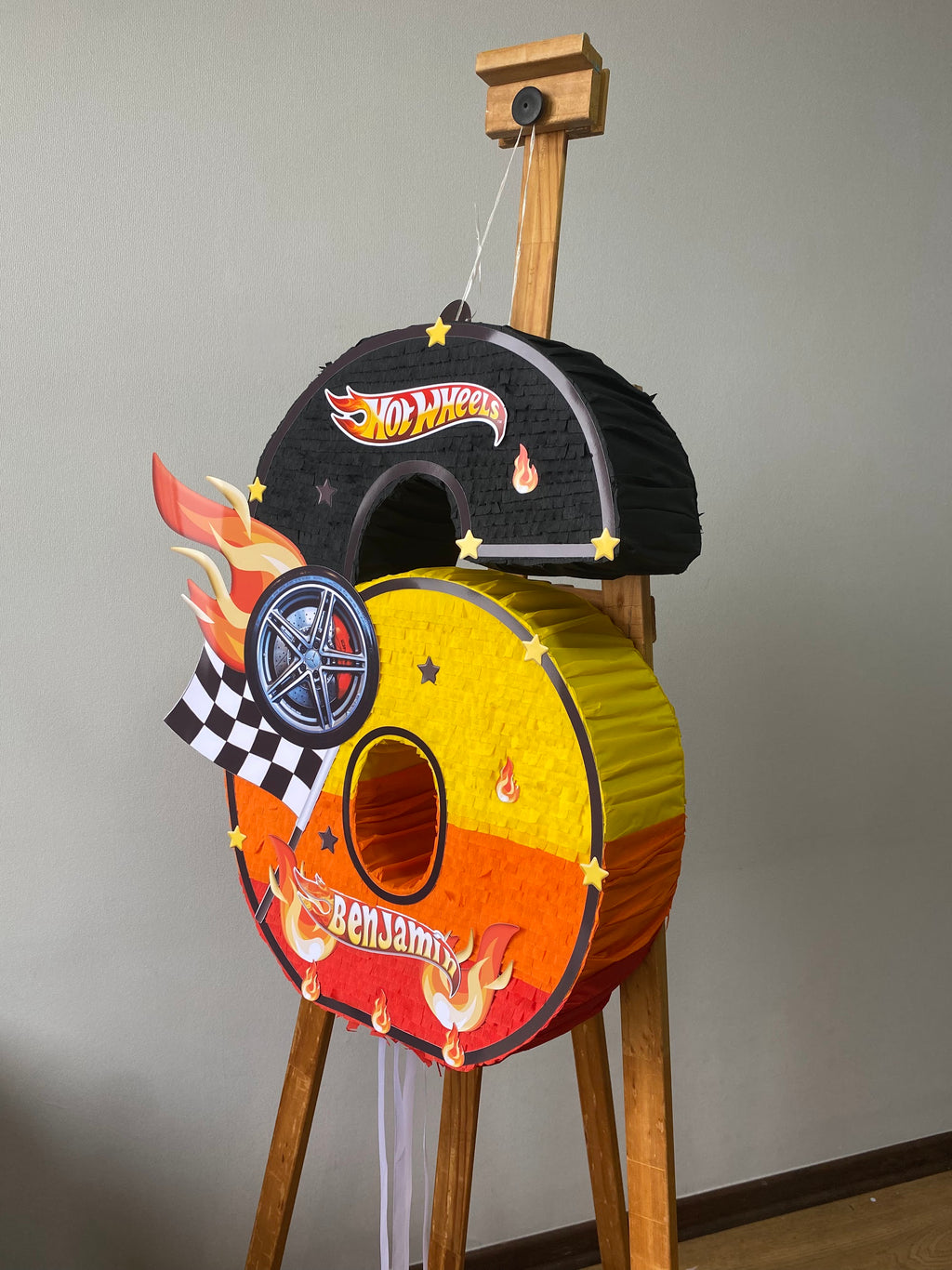 PIÑATA NÚMERO 6 HOT WHEELS 60CM PREMIUM