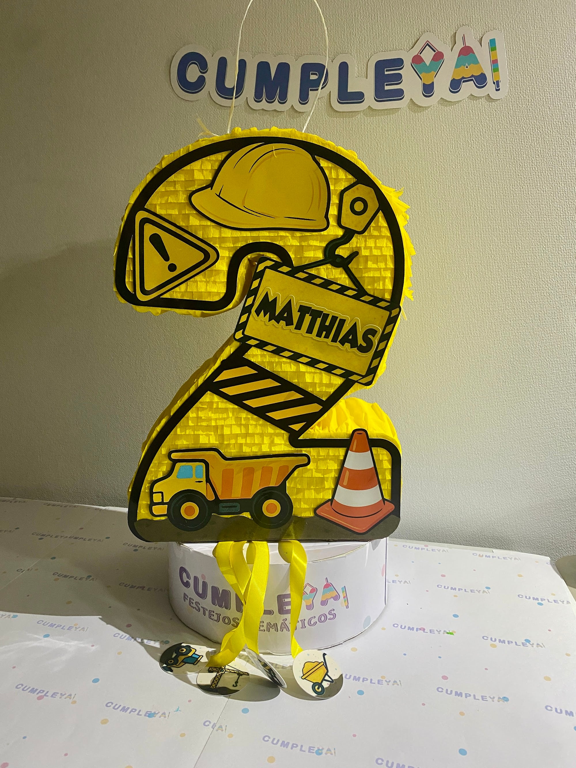 PIÑATA NUMERO 2 CAMION DE CONSTRUCCION 40CM PREMIUM