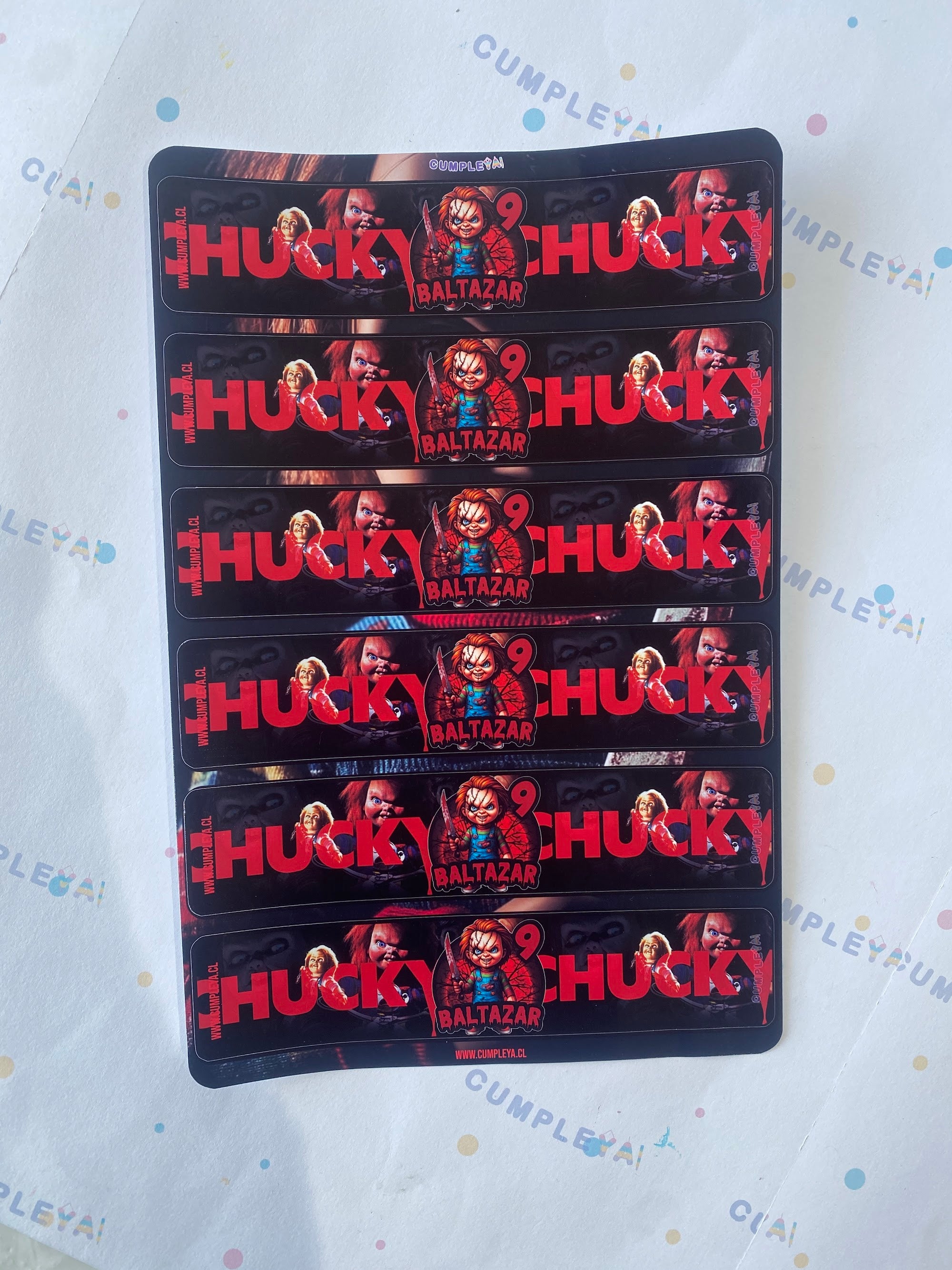 STICKER CHUKY PARA BOTELLA 250ML 18X3, 5CM SET 12U TEMÁTICO