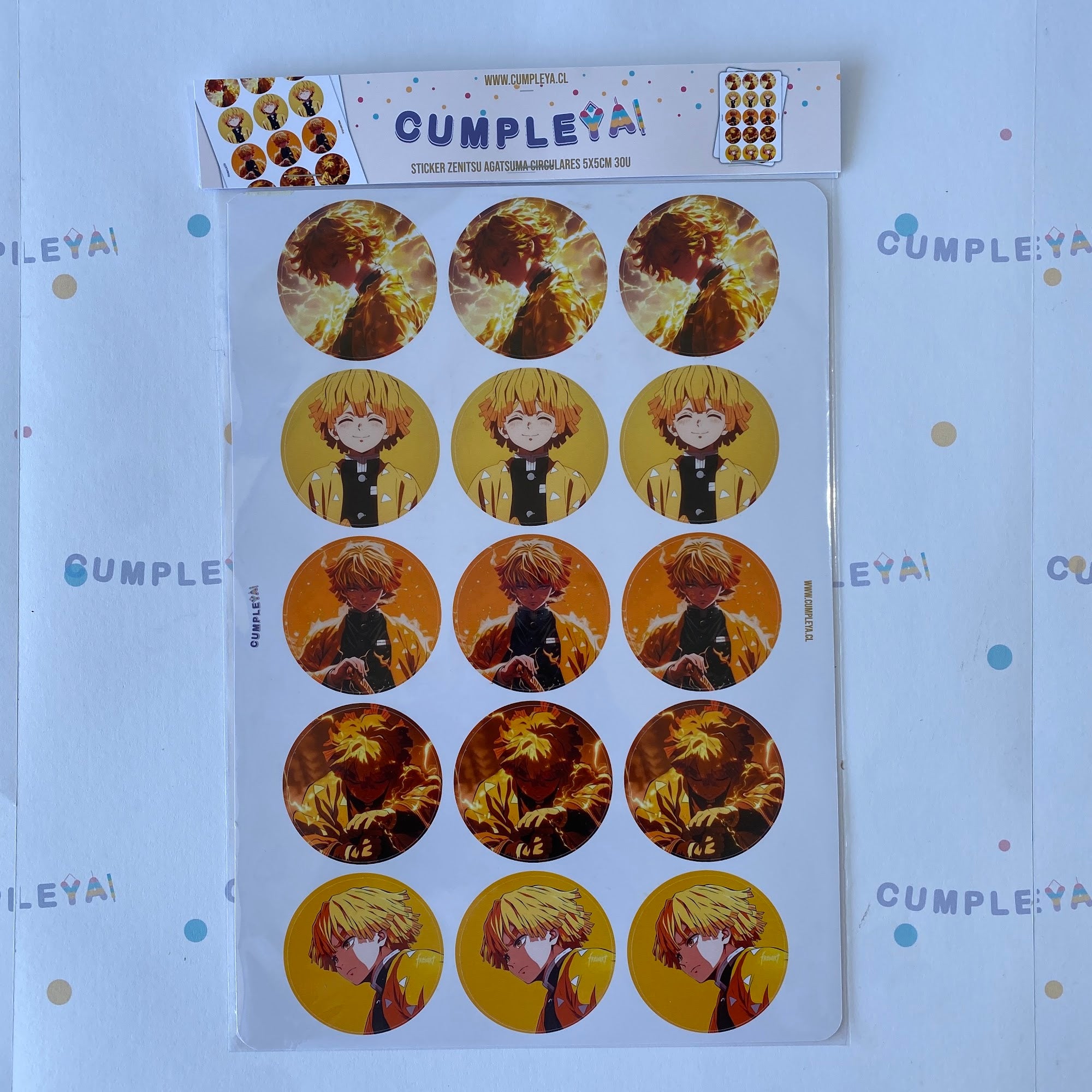 30 STICKER CIRCULARES 5 X 5 CM ZENITSU AGATSUMA
