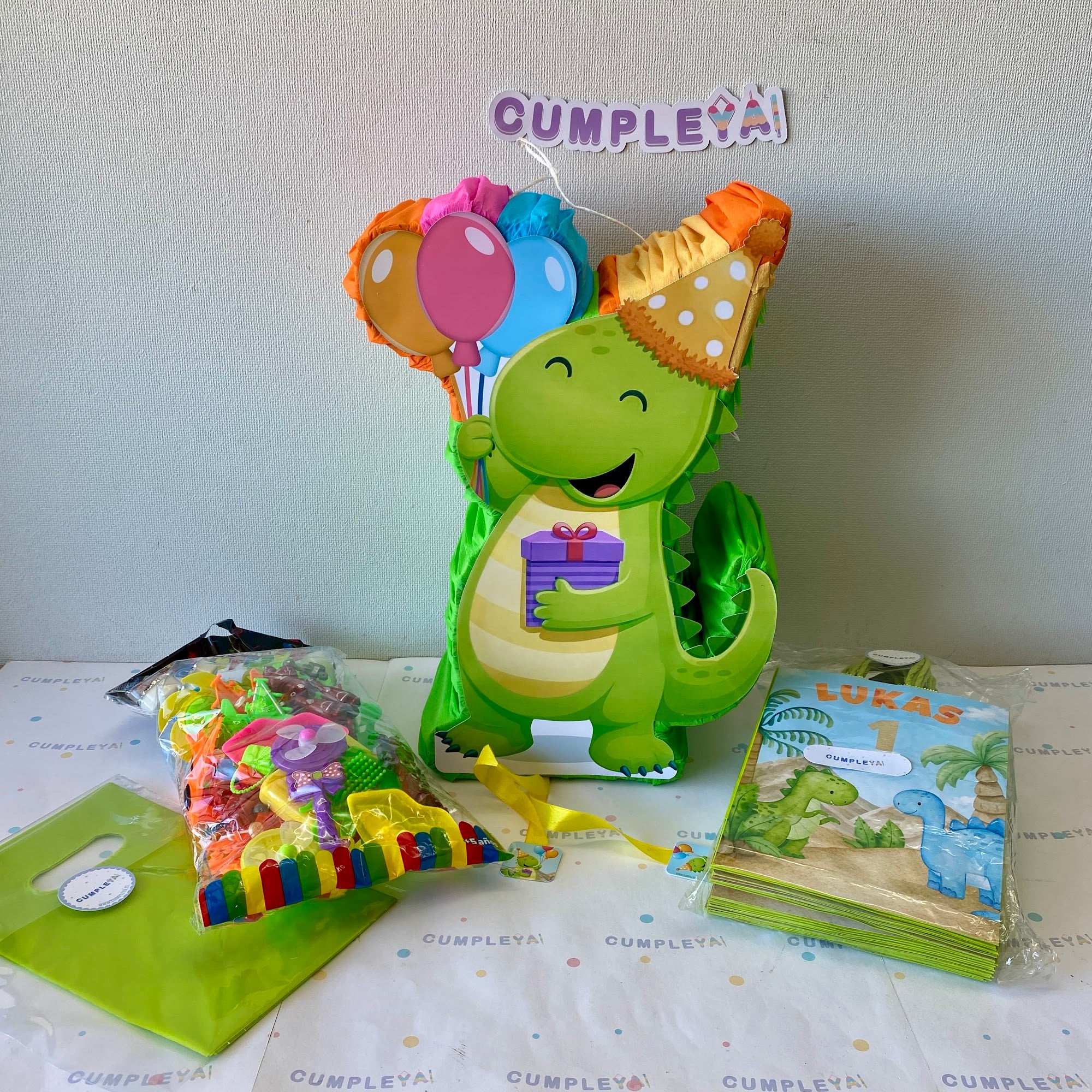 PIÑATA 40 CM DINOSAURIO CON GORRITO