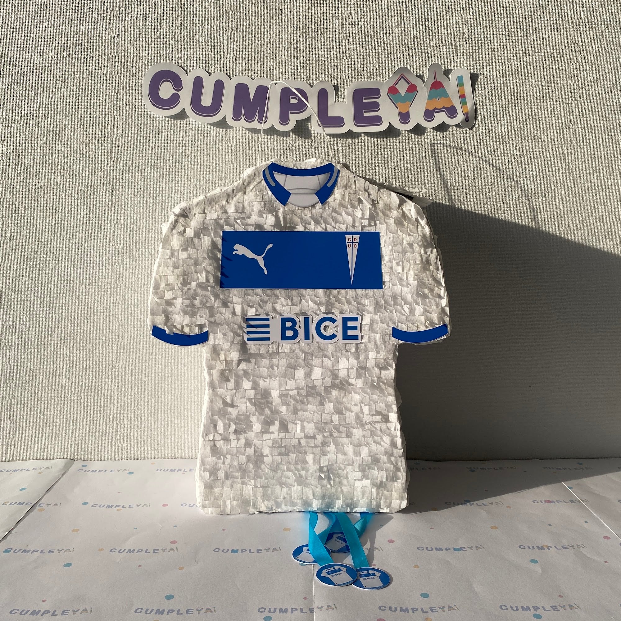 PIÑATA CAMISETA UNIVERSIDAD CATÓLICA 40CM PREMIUM