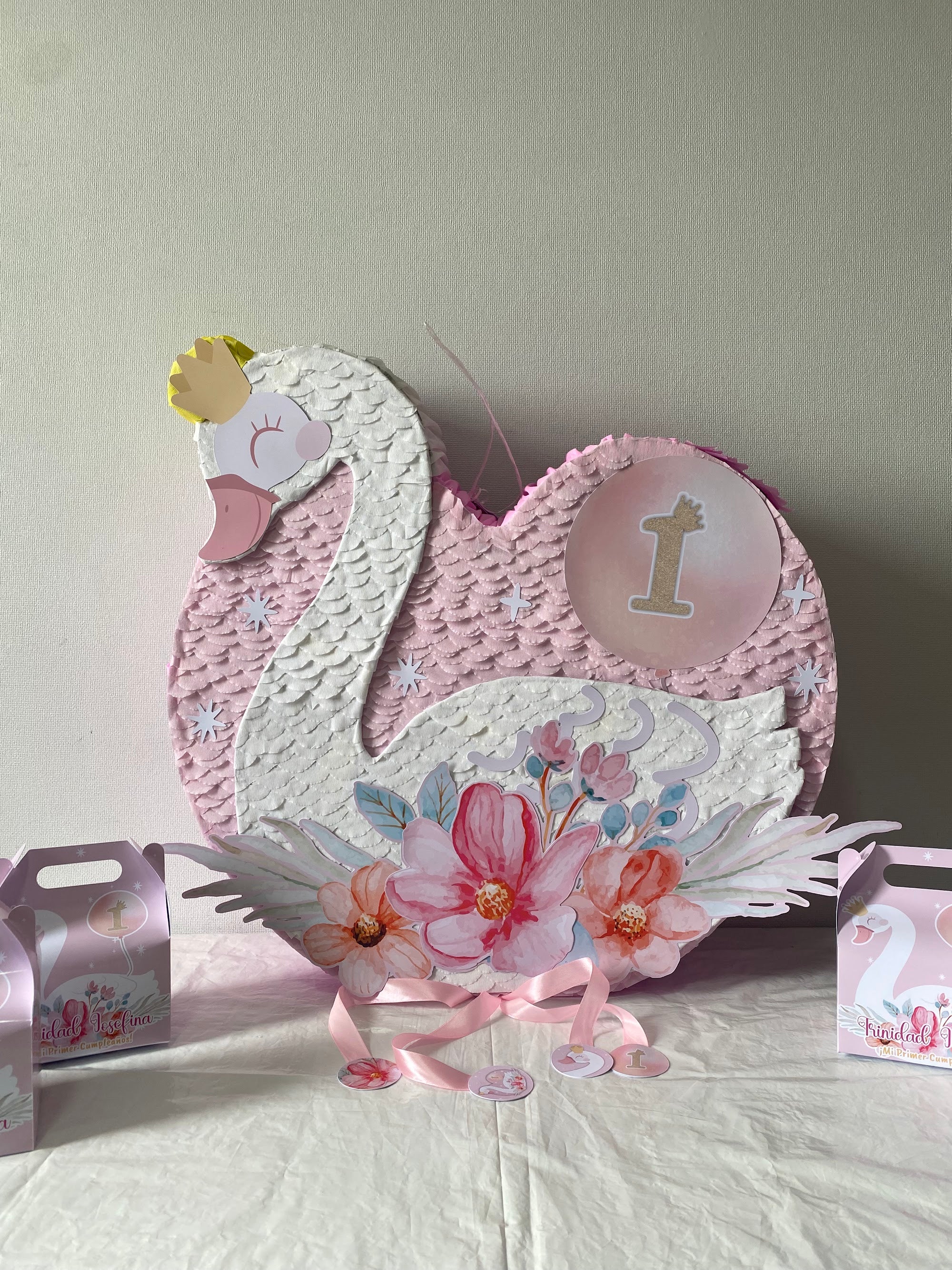 PIÑATA CISNE 60CM PREMIUM