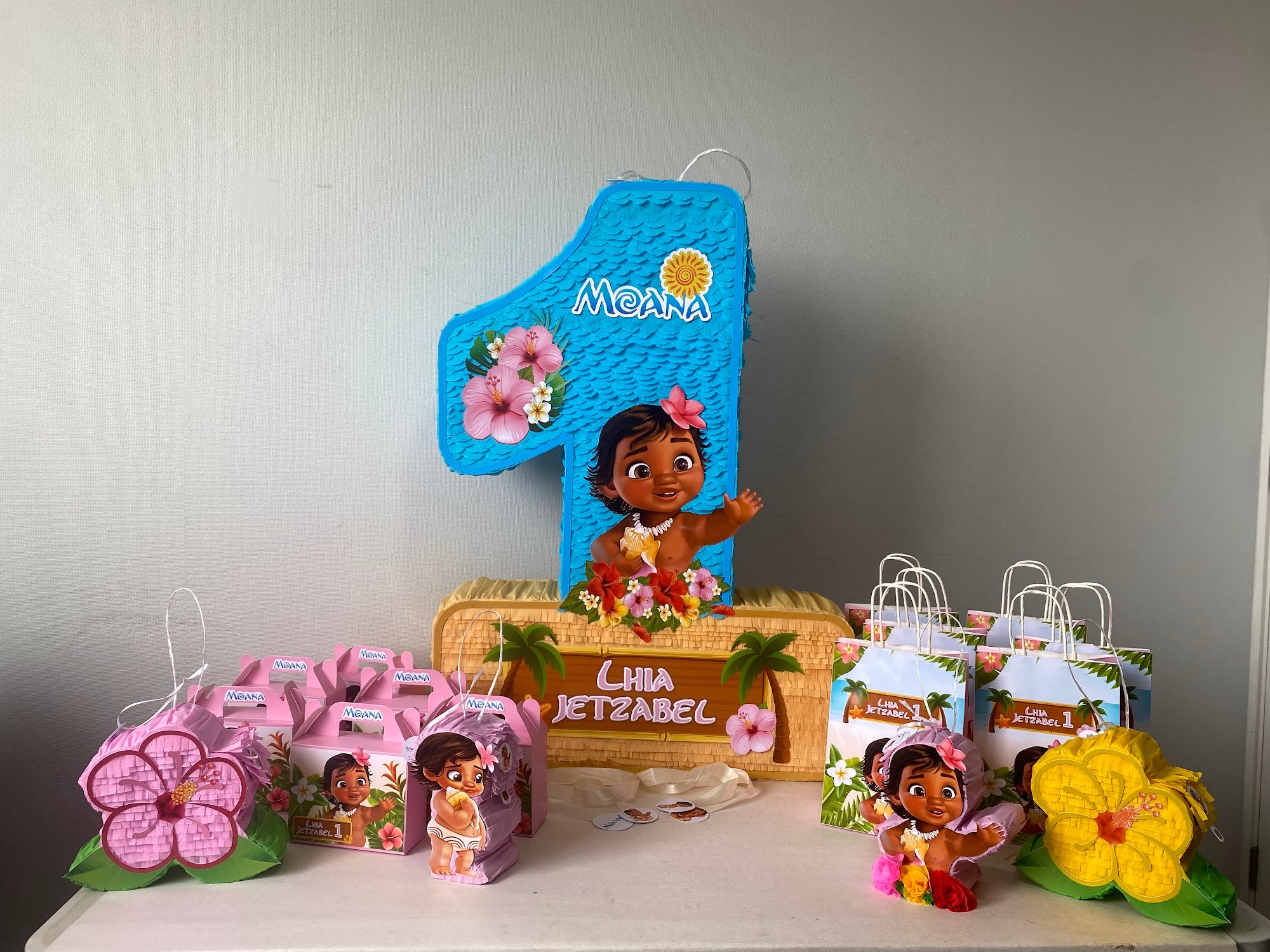 PIÑATA MOANA BEBE NÚMERO 1 60CM PREMIUM