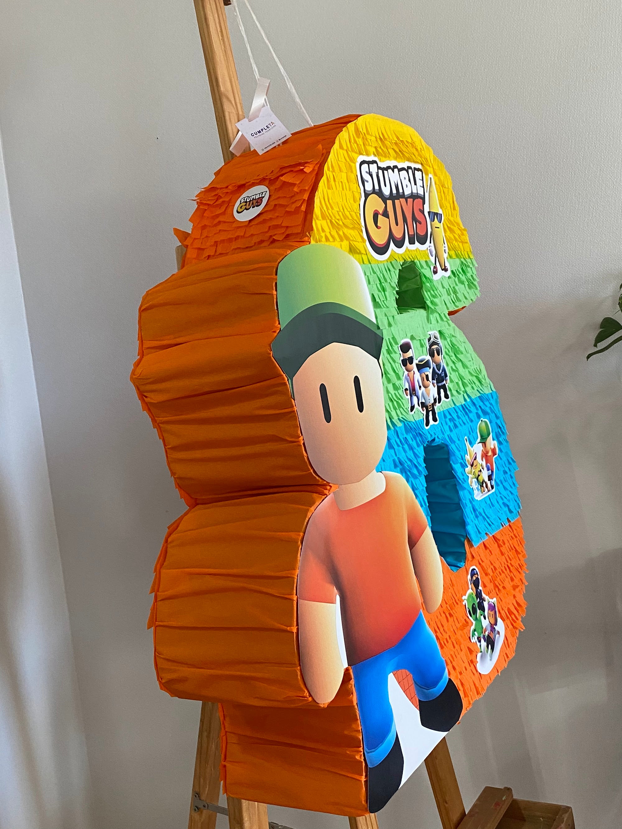 PIÑATA NÚMERO 6 MOTIVO STUMBLE GUYS 60CM PREMIUM