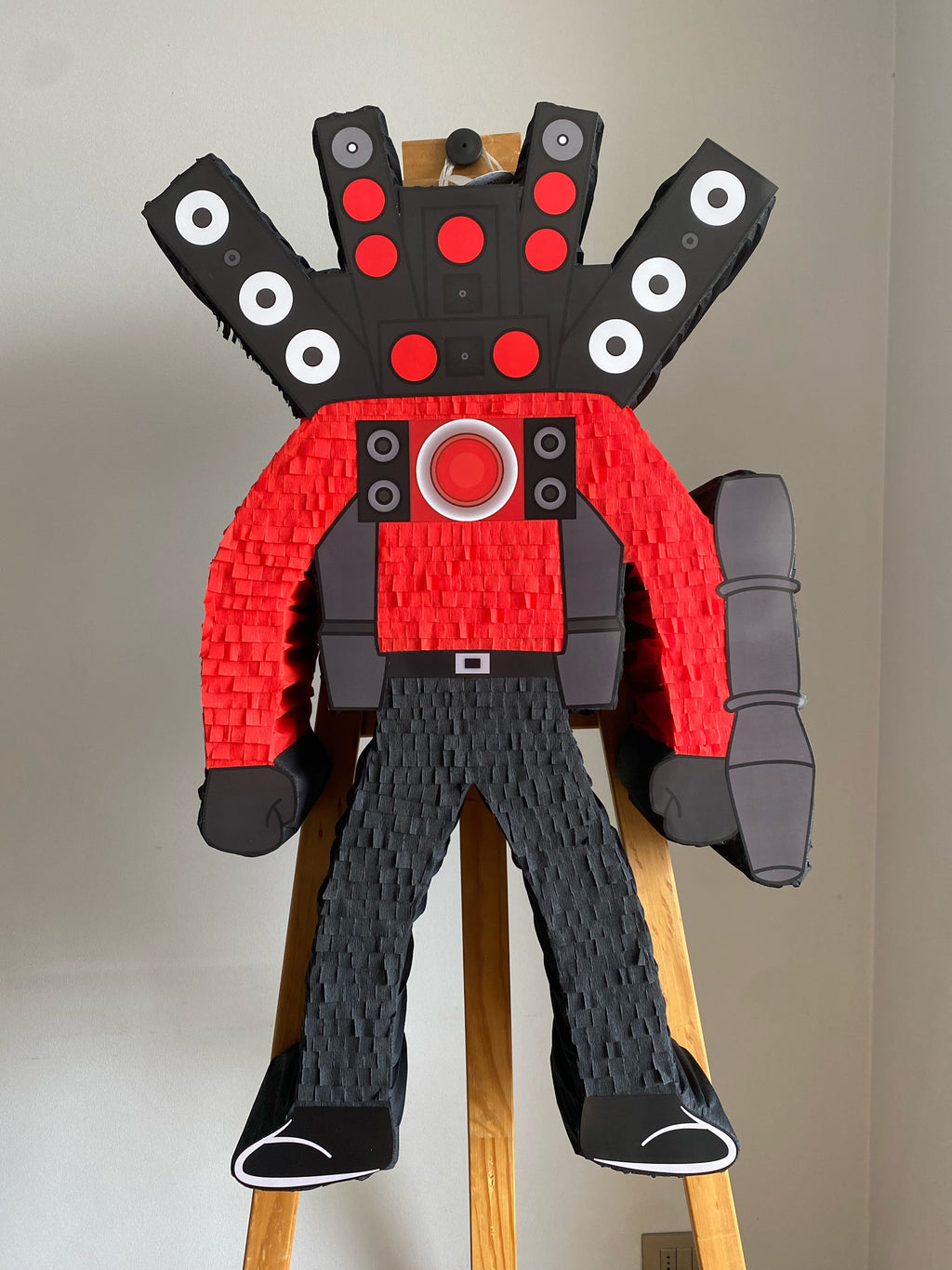 PIÑATA SPEAKERMAN 60CM PREMIUM