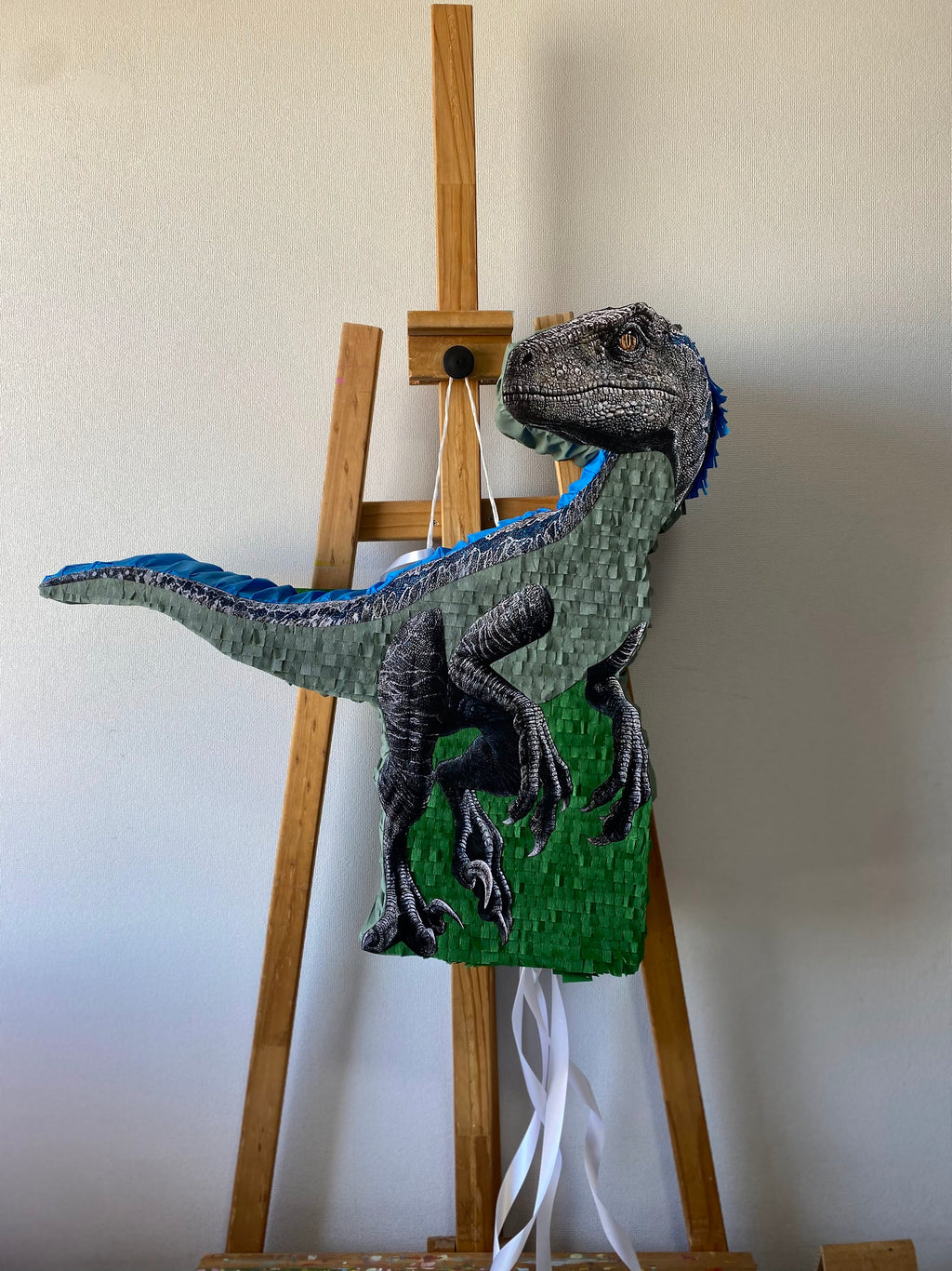 PIÑATA BLUE THE VELOCIRAPTOR DE JURASSIC WORLD 60CM PREMIUM
