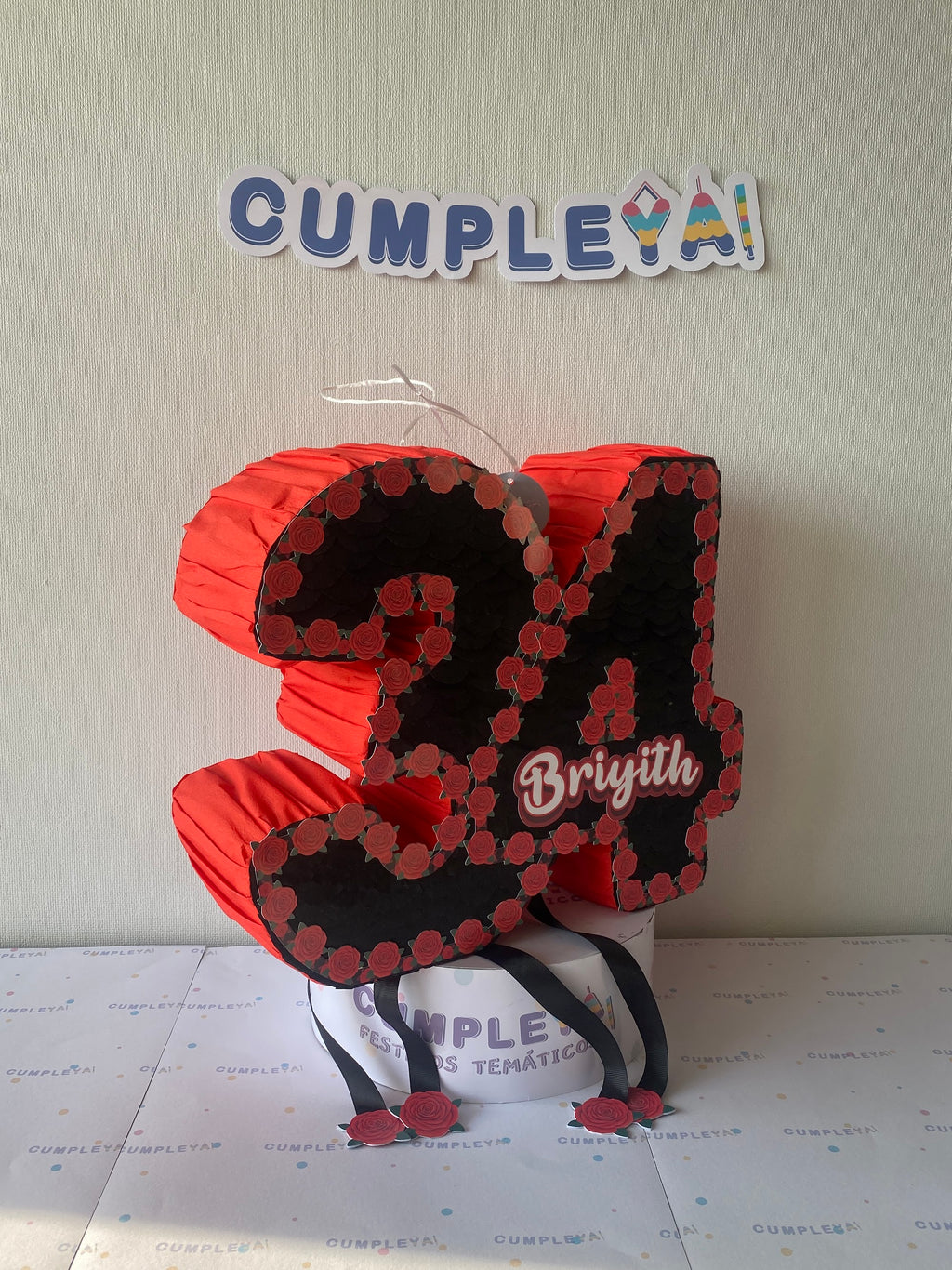 PIÑATA NUMERO 34 DE FLORES ROJO Y NEGRO 40CM PREMIUM