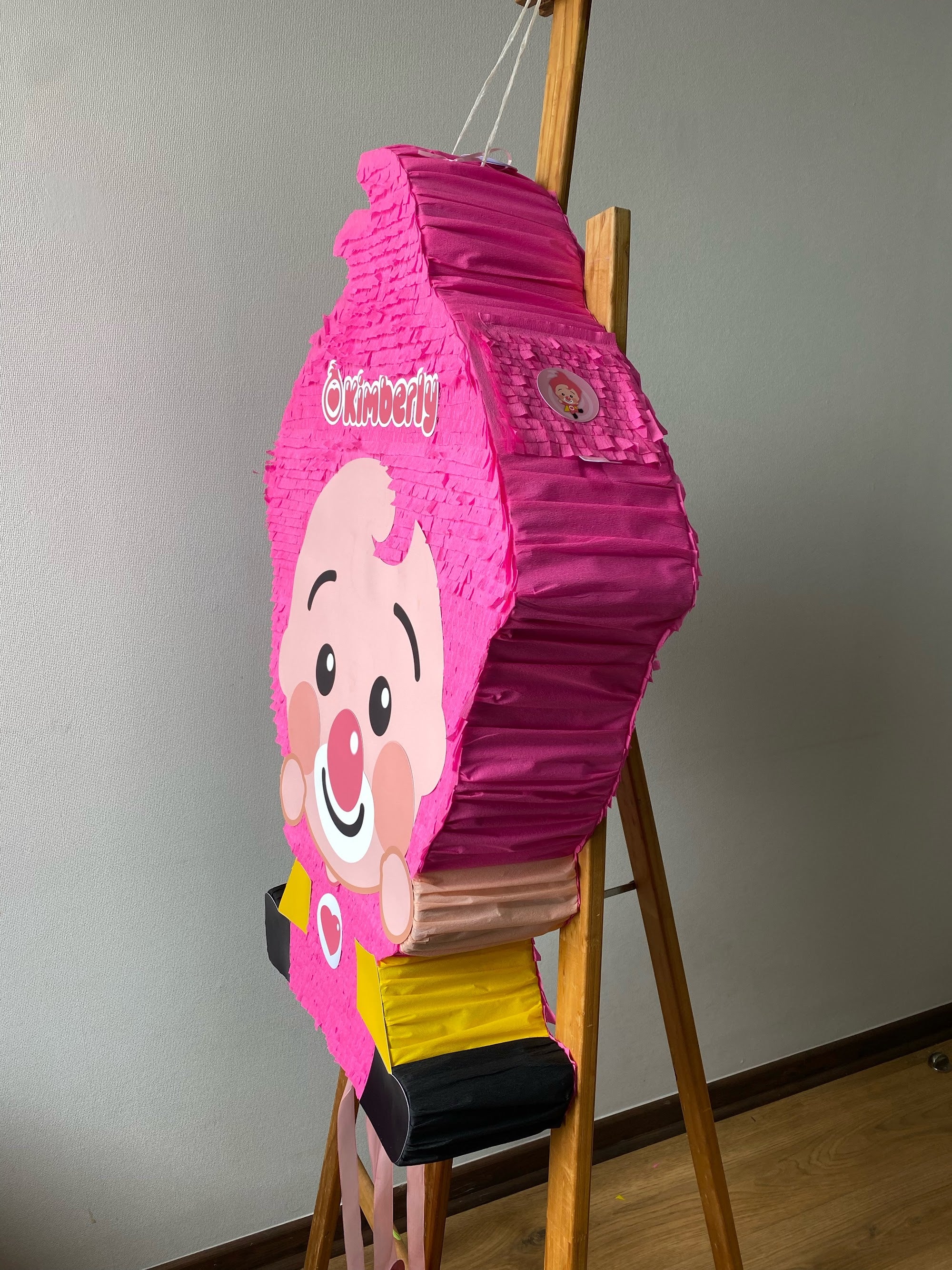 PIÑATA PAYASO PLIM PLIM ROSA SENTADO 60CM PREMIUM