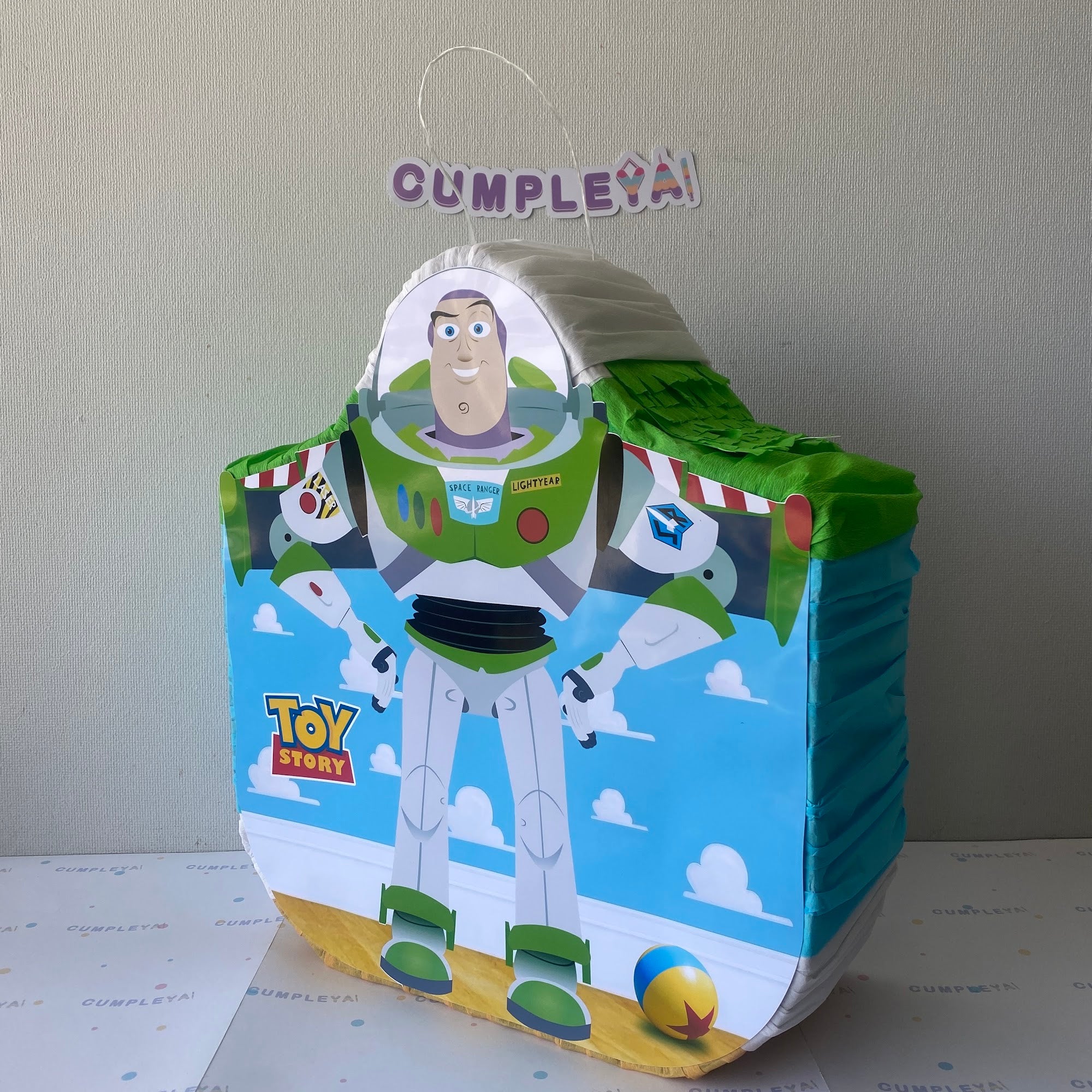 PIÑATA 40 CM BUZZ LIGHTYEAR CON NUMERO 6