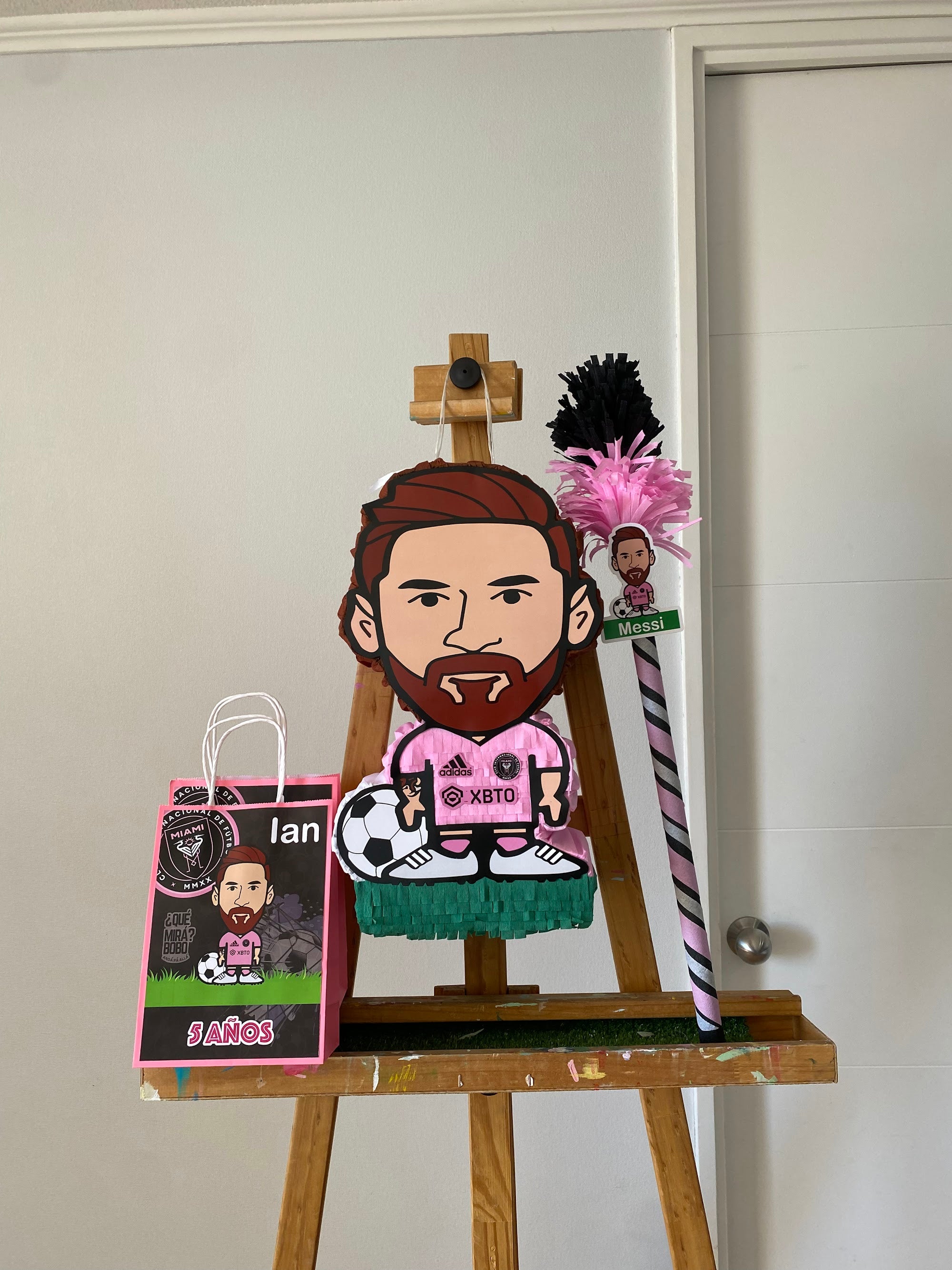 PIÑATA MESSI CARICATURA 40CM PREMIUM