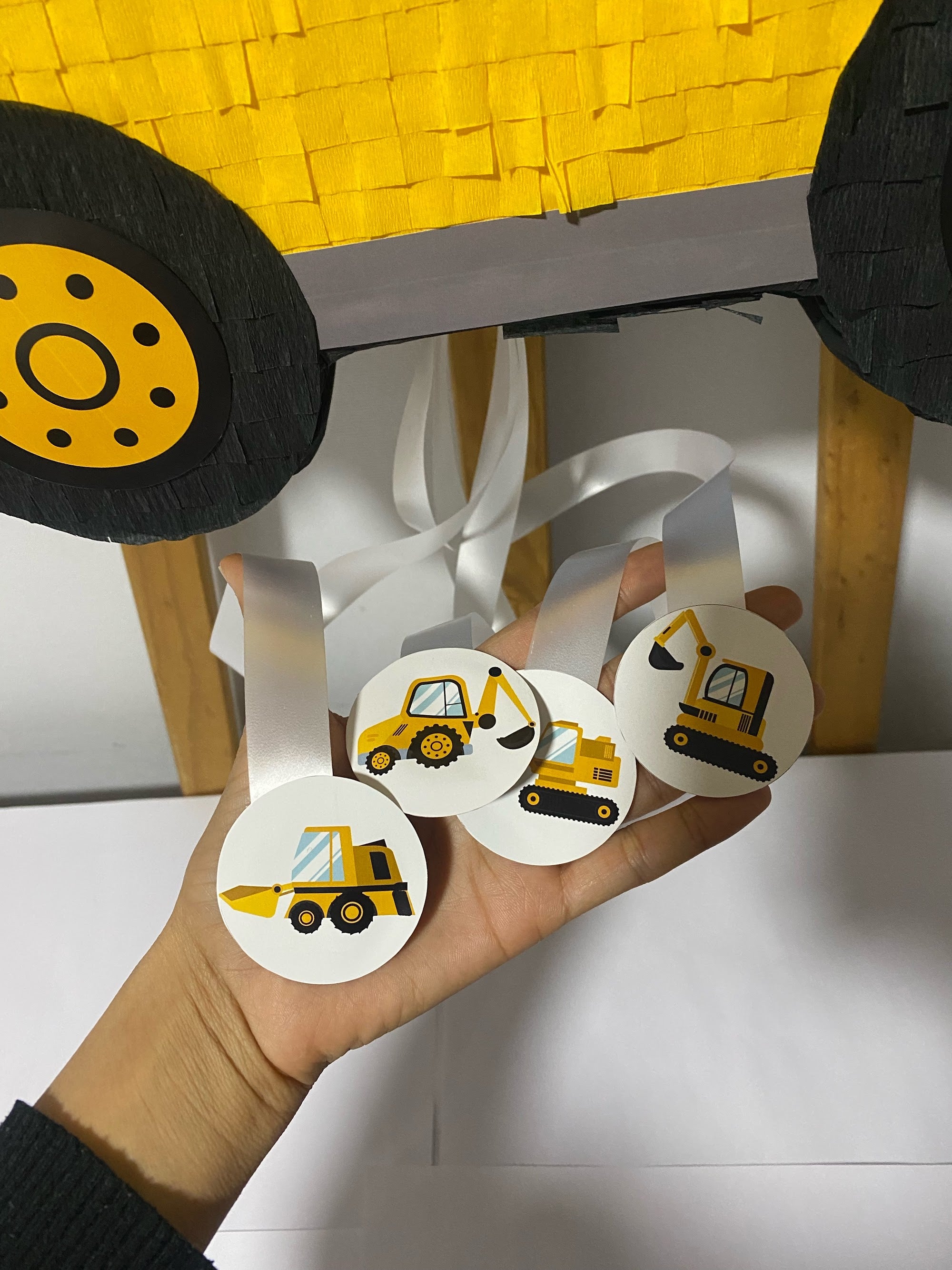 PIÑATA CAMIÓN PALA 40CM PREMIUM