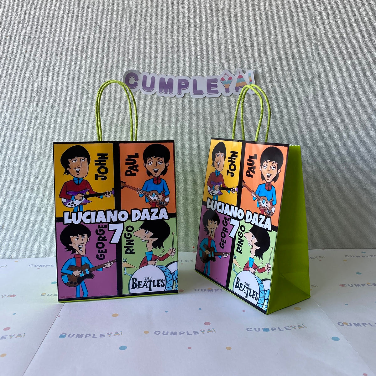 BOLSA SORPRESA 16 × 21 × 8 CM THE BEATLES ANIMADOS