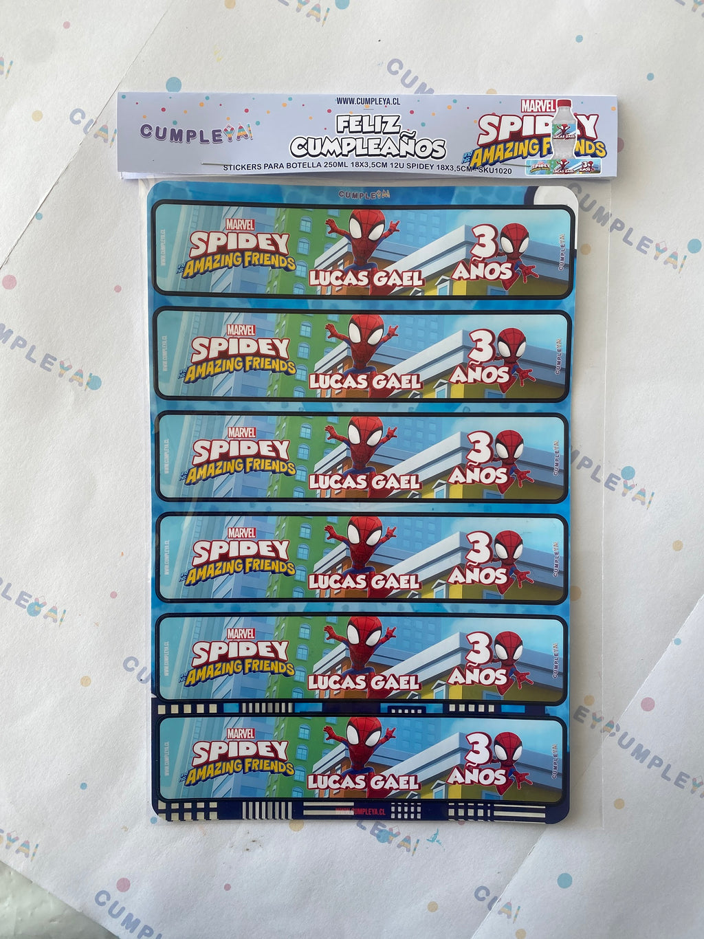 STICKER SPIDEY PARA BOTELLA 250ML 18X3, 5CM SET 12U TEMÁTICO