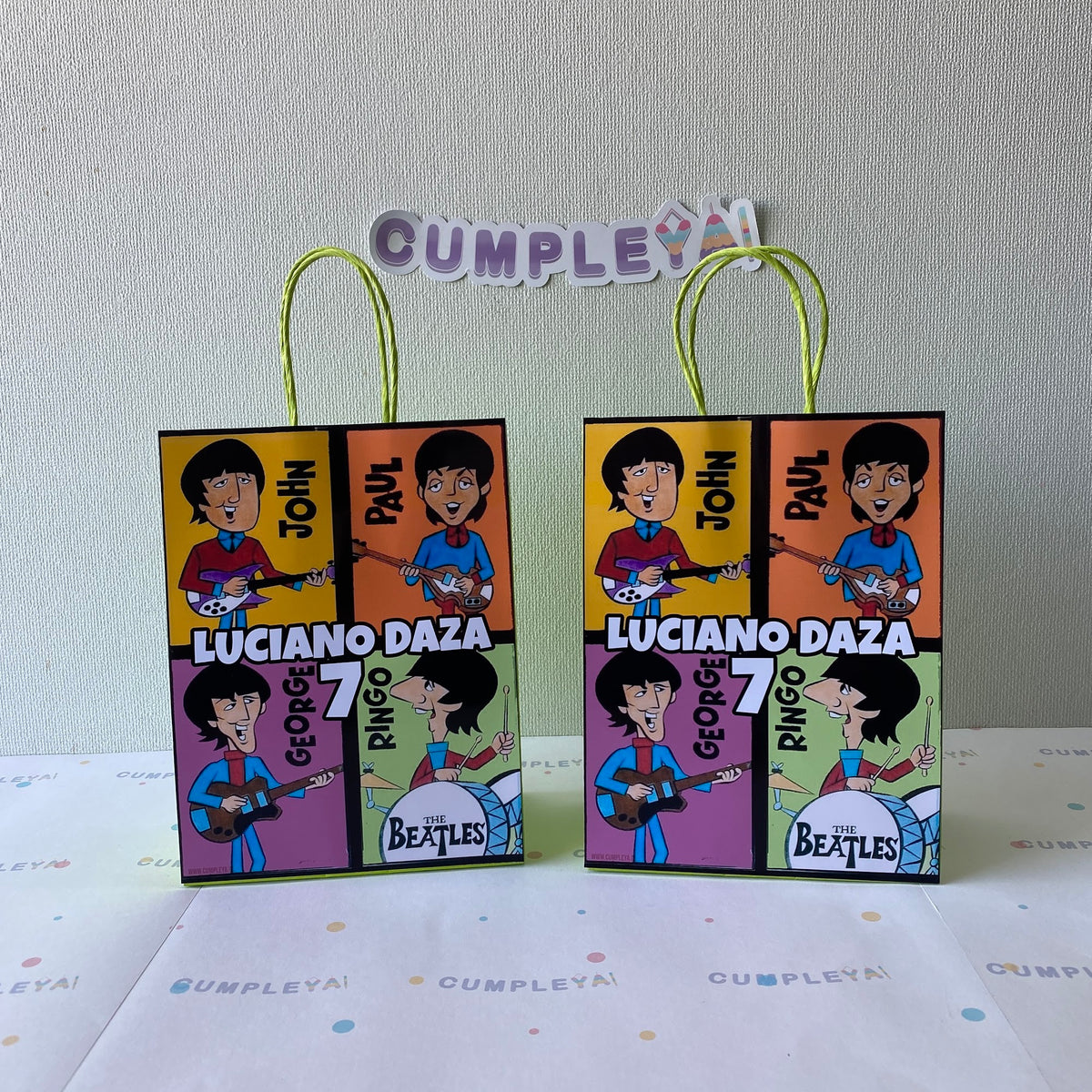 BOLSA SORPRESA 16 × 21 × 8 CM THE BEATLES ANIMADOS