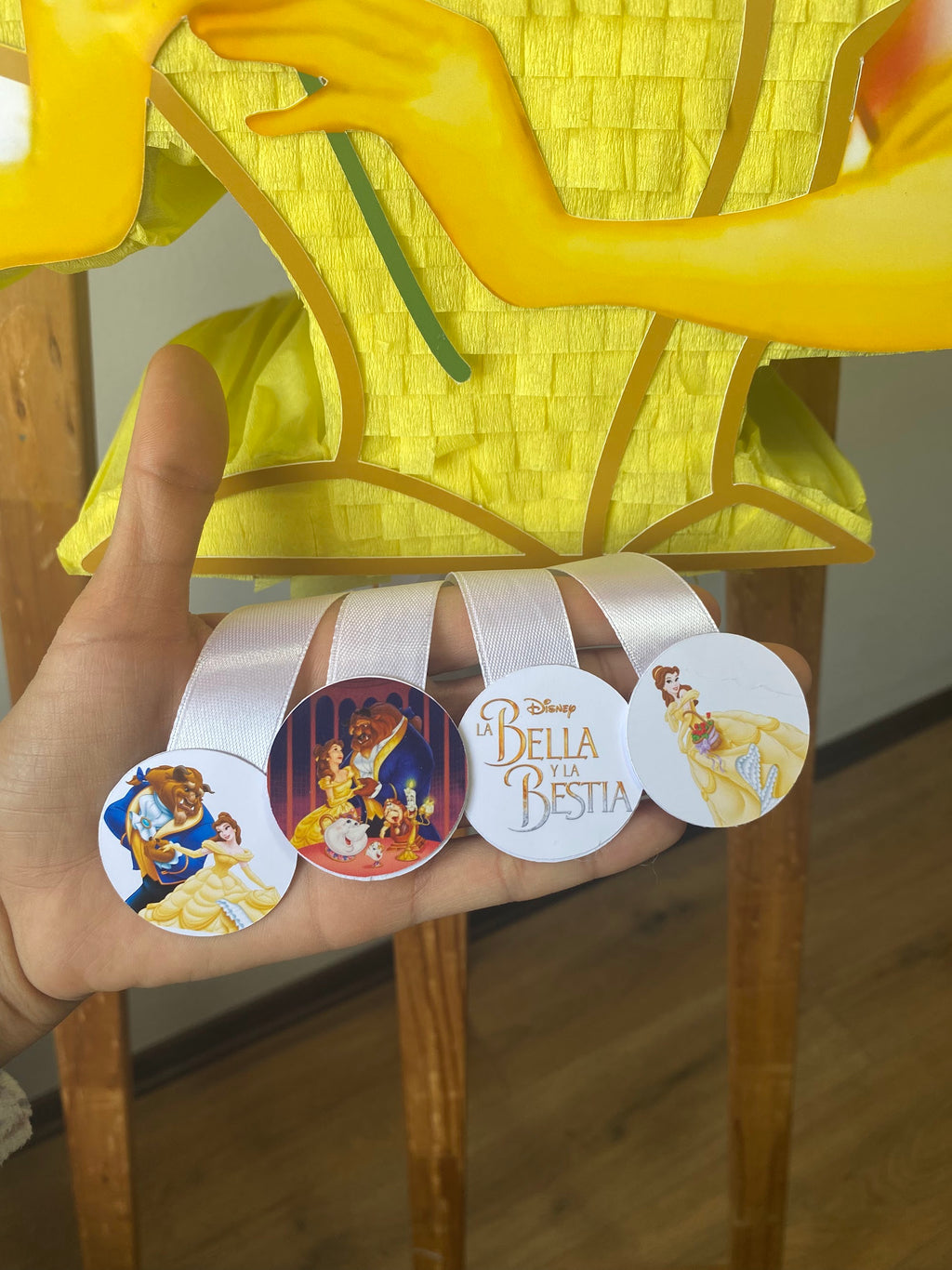 PIÑATA PRINCESA BELLA 40CM PREMIUM