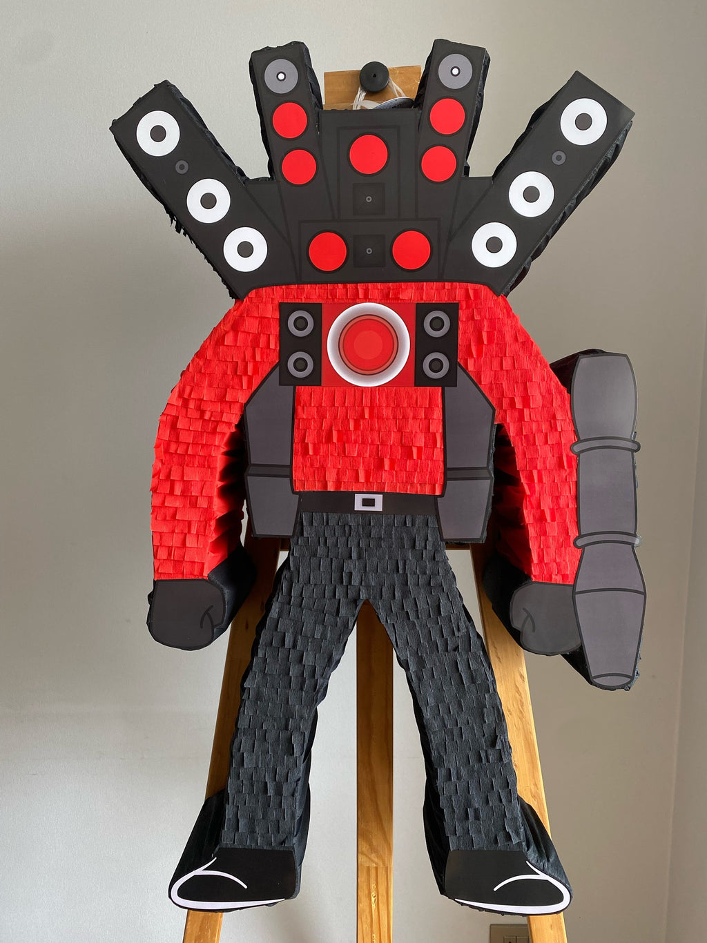PIÑATA SPEAKERMAN 60CM PREMIUM