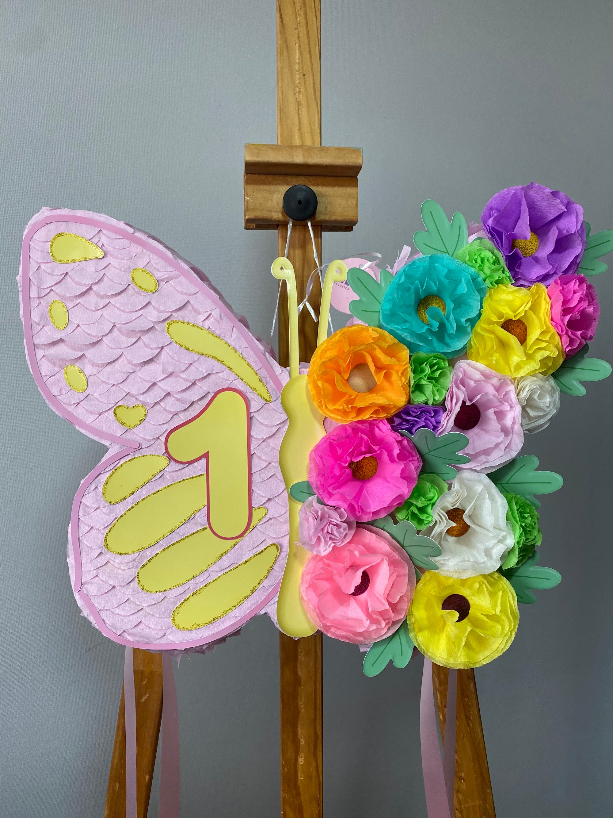 PIÑATA MARIPOSA CON FLORES 40CM PREMIUM