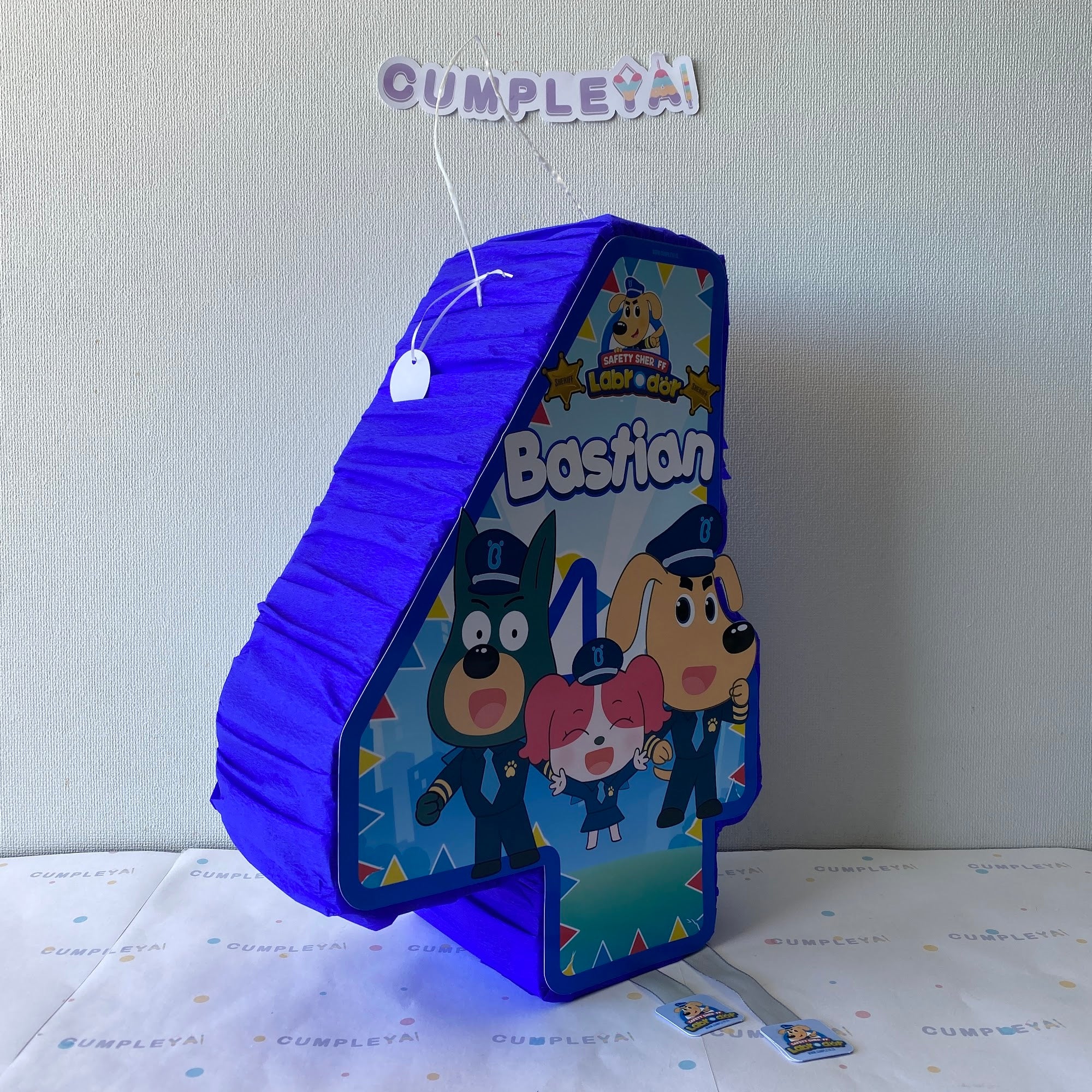 PIÑATA 40 CM NUMERO 4 SHERIFF LABRADOR