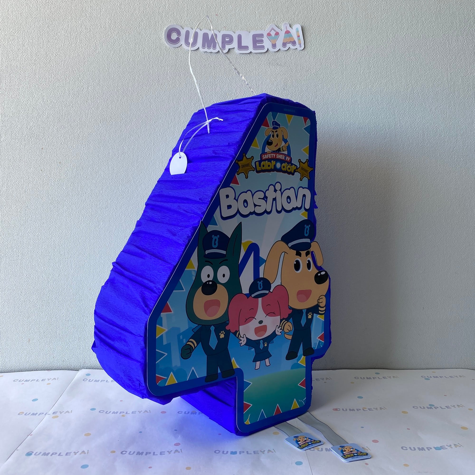 PIÑATA 40 CM NUMERO 4 SHERIFF LABRADOR