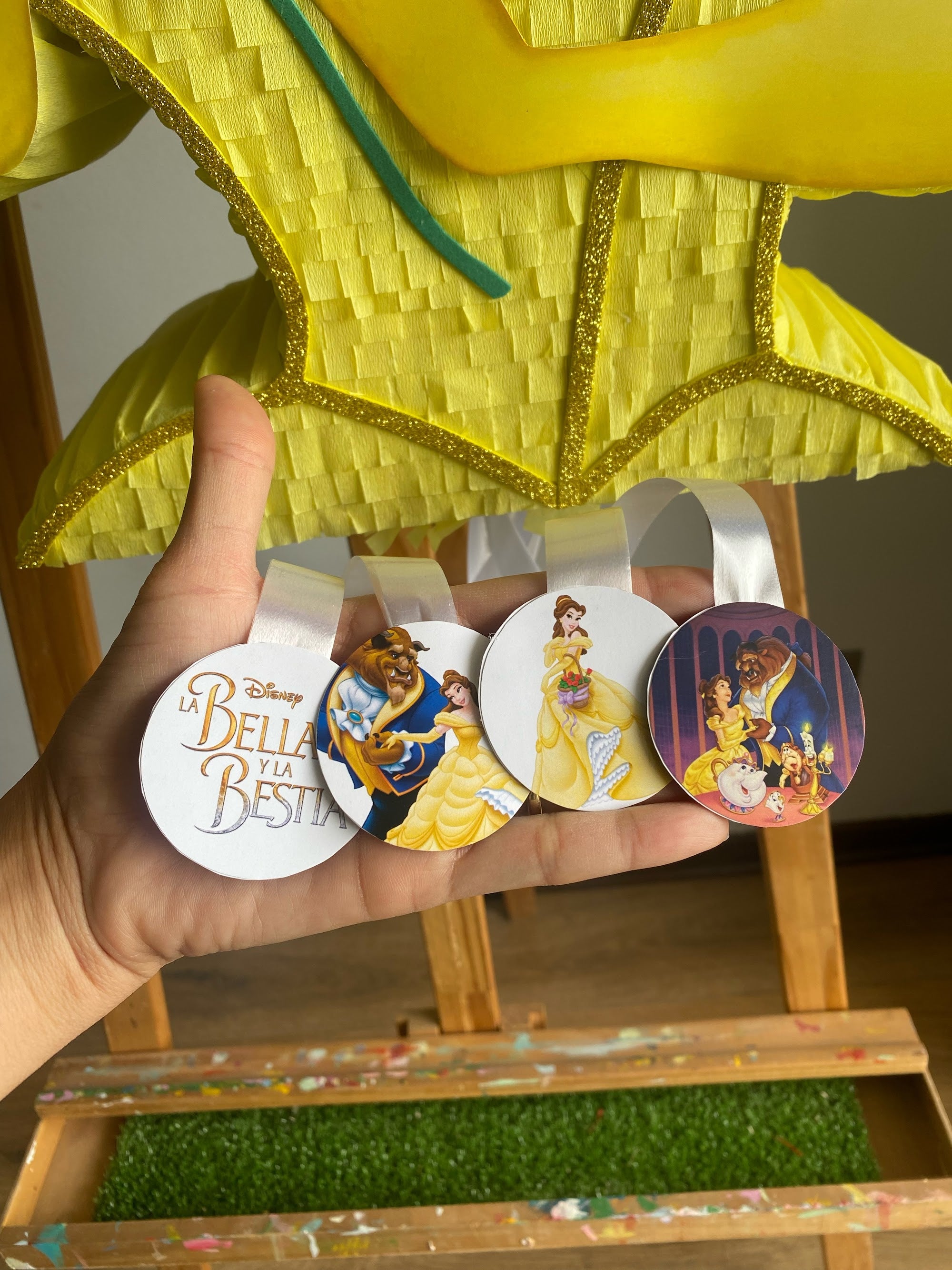 PIÑATA PRINCESA BELLA 60CM PREMIUM