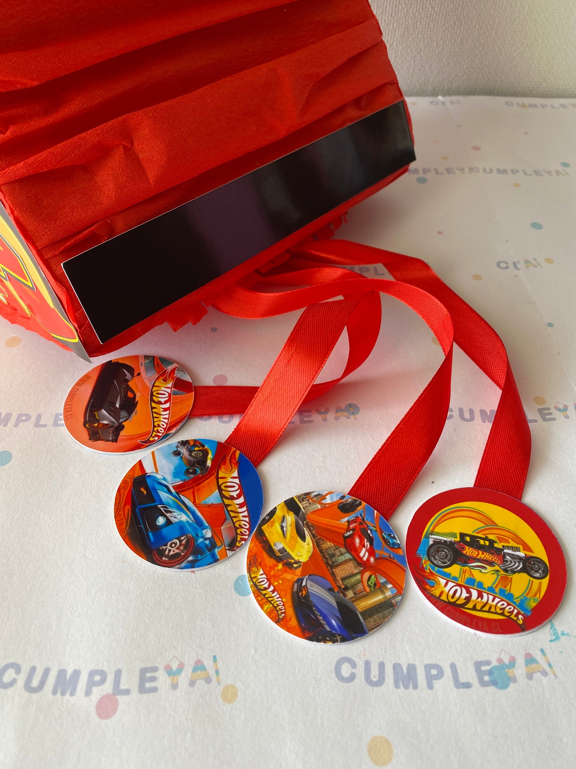 PIÑATA AUTO ROJO HOT WHEELS 40CM PREMIUM