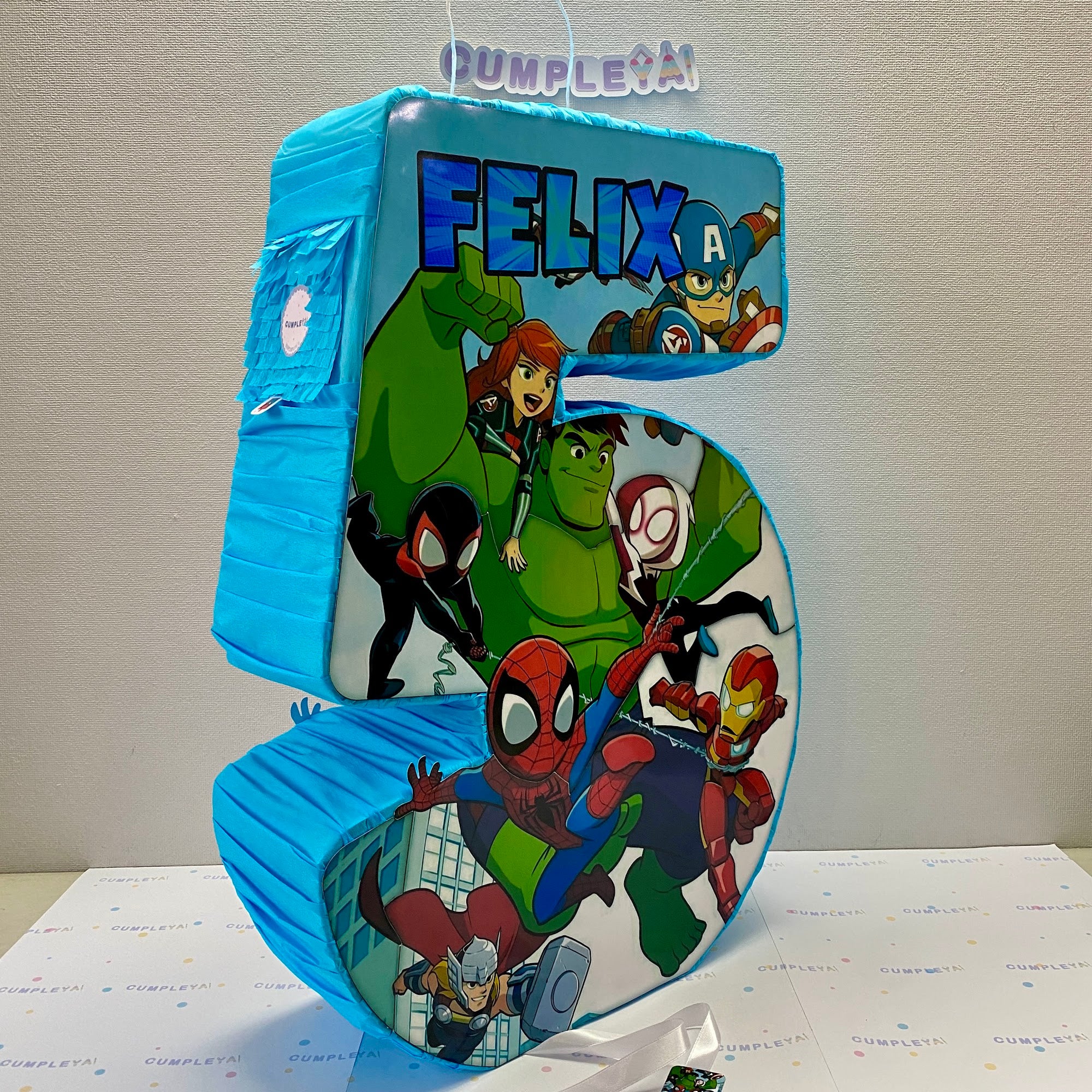 PIÑATA 60 CM XL NUMERO 5 LOS VENGADORES