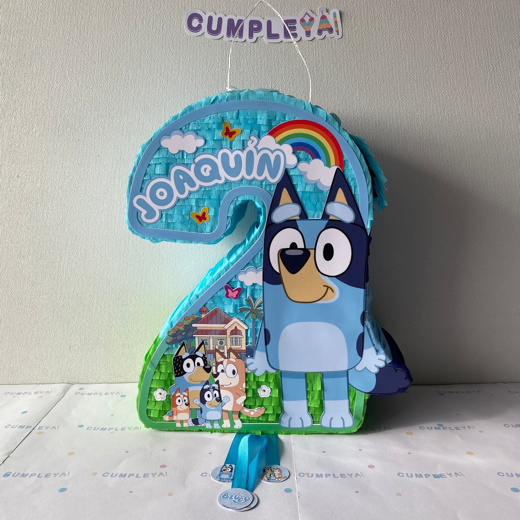 PIÑATA NUMERO 2 CON BLUEY 40CM PREMIUM
