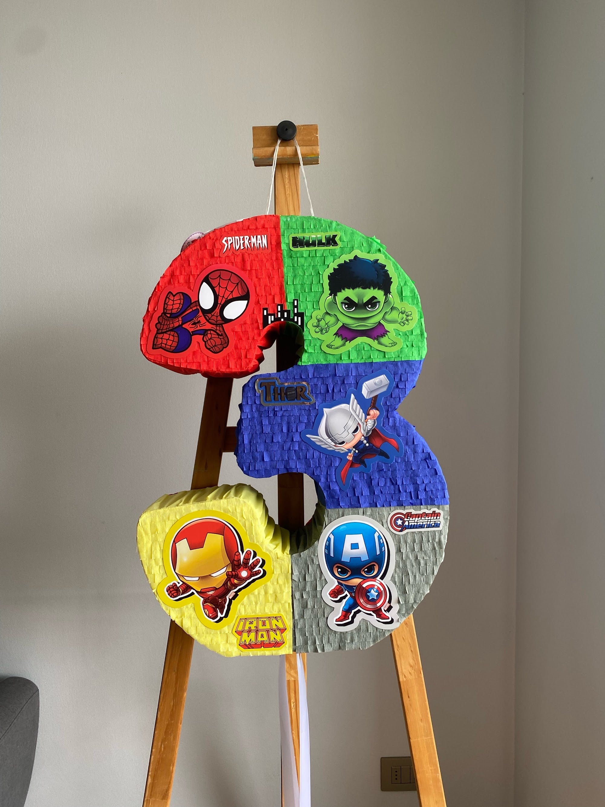 PIÑATA NÚMERO 3 VENGADORES BEBES 60CM PREMIUM